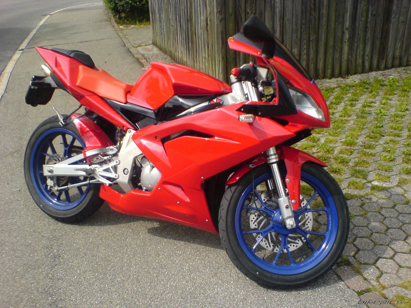 Bike Photo 1024940