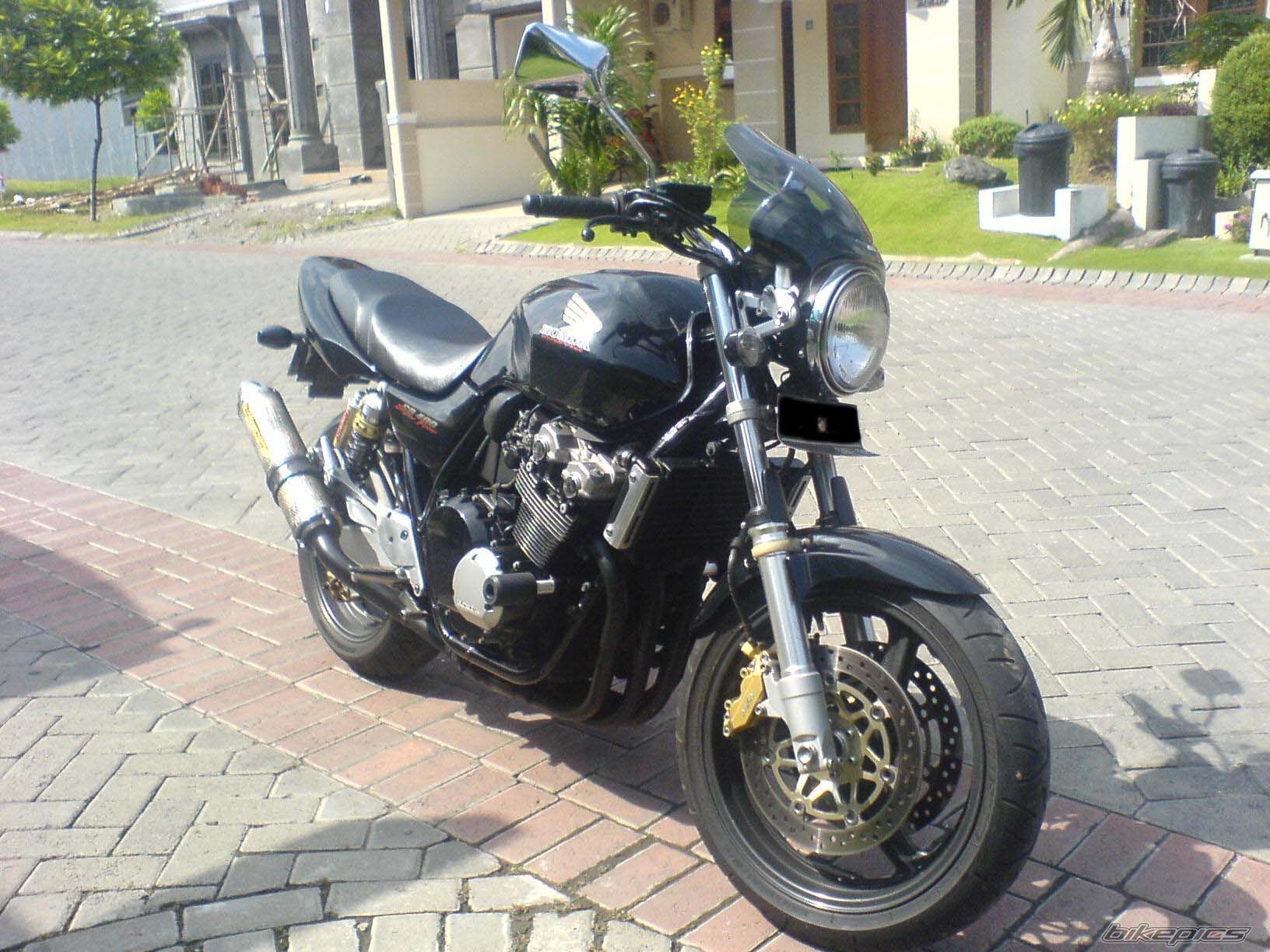 Photo 1045698