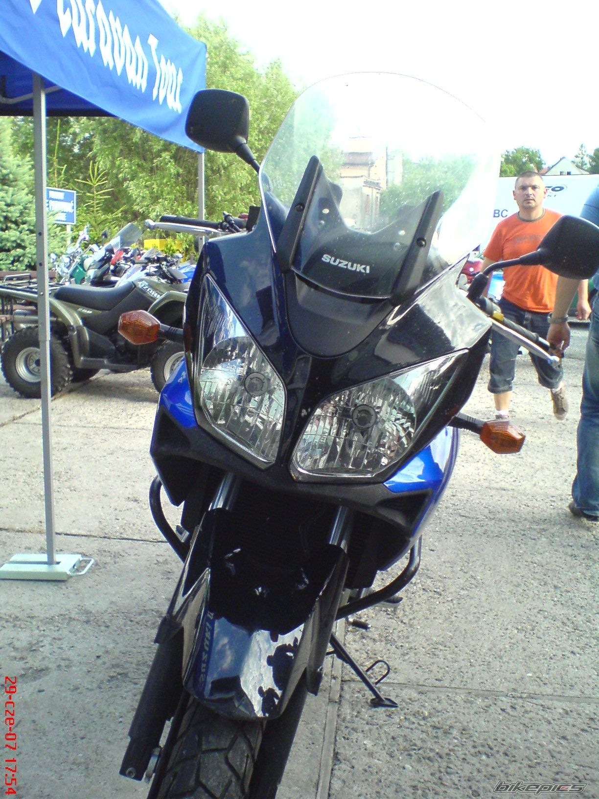 Photo 1053704