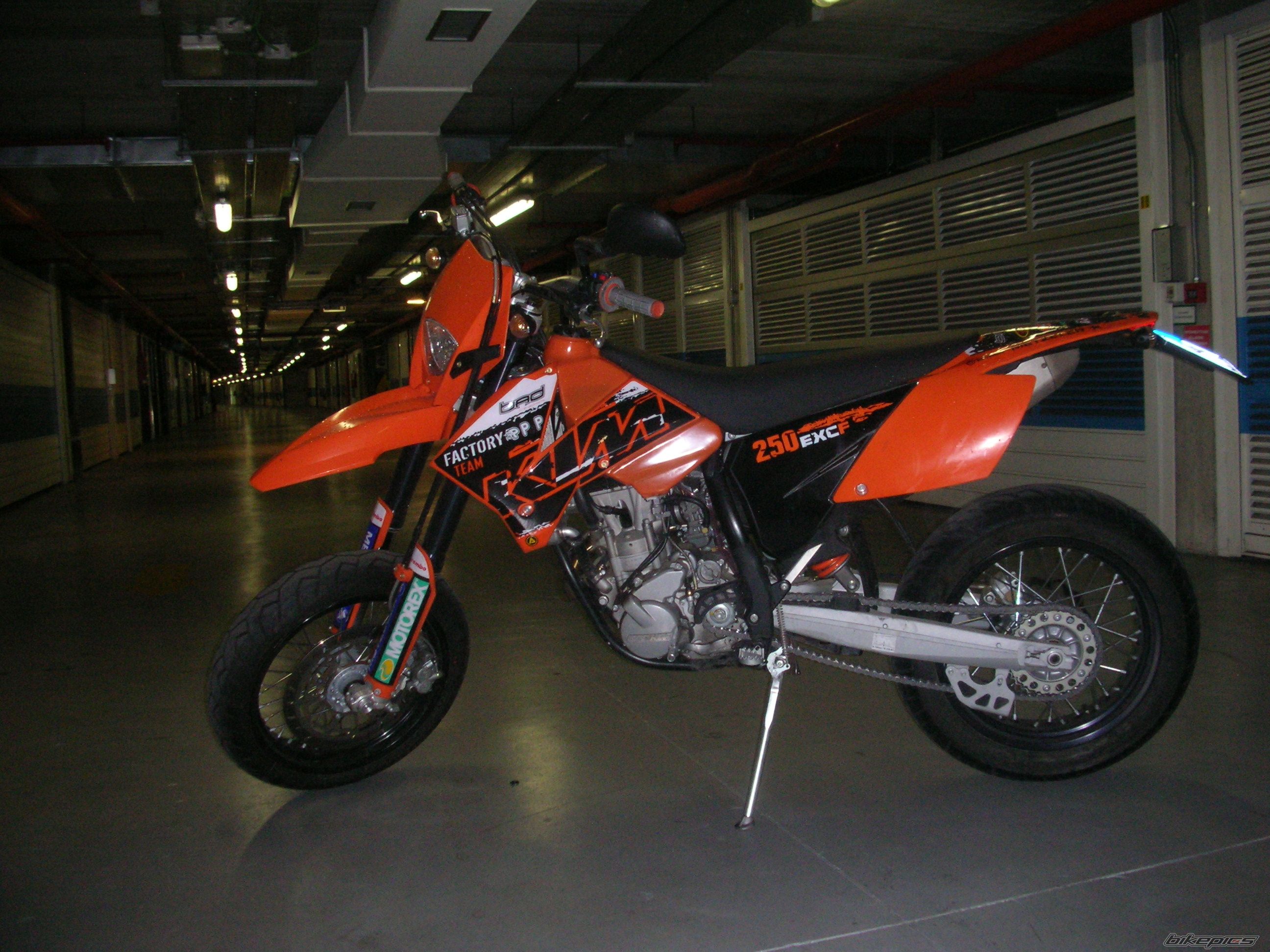 Photo 1074717