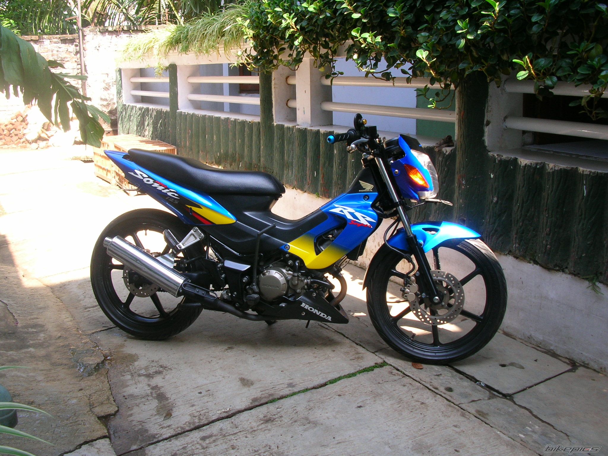 Photo 1075868