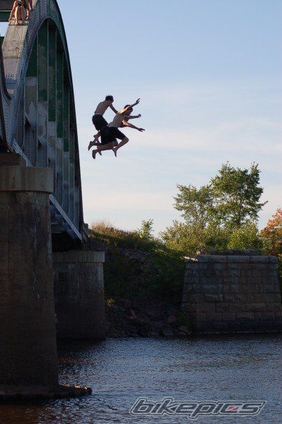 Photo 1078033
