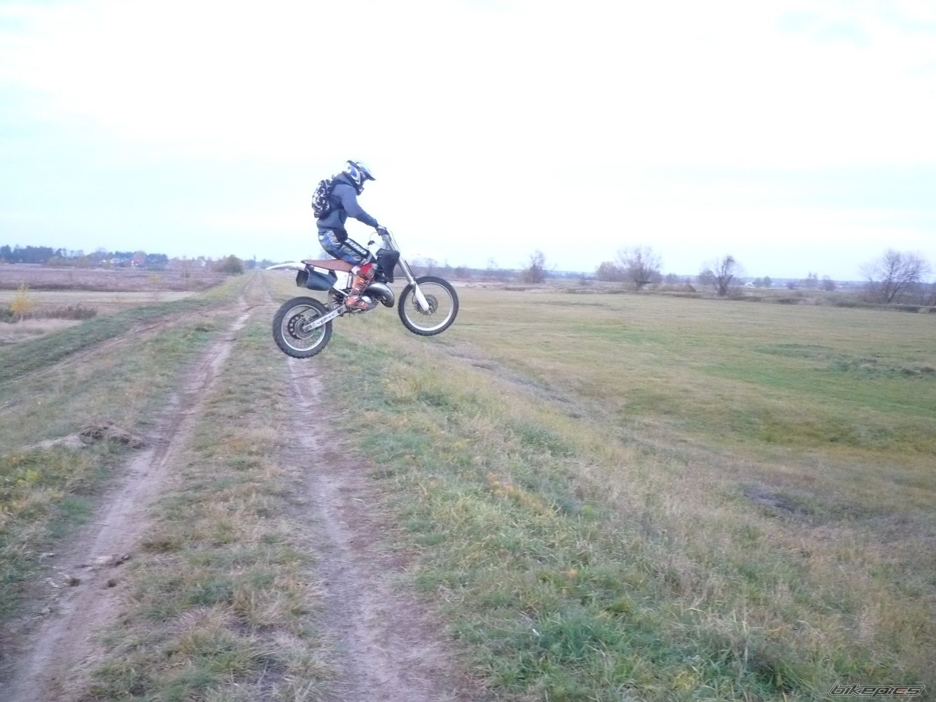 Photo 1078862