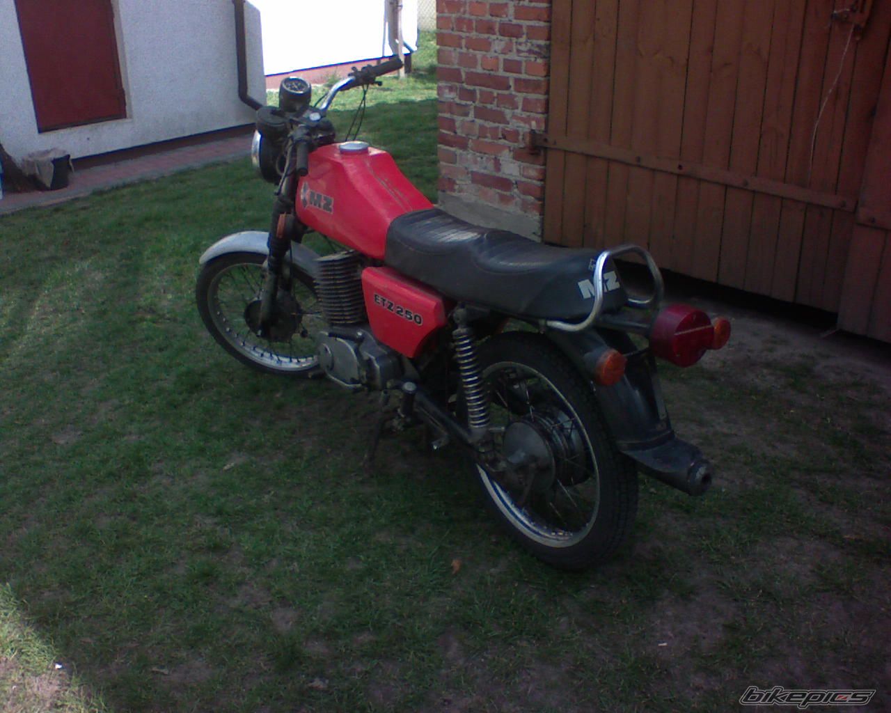 Photo 1087244