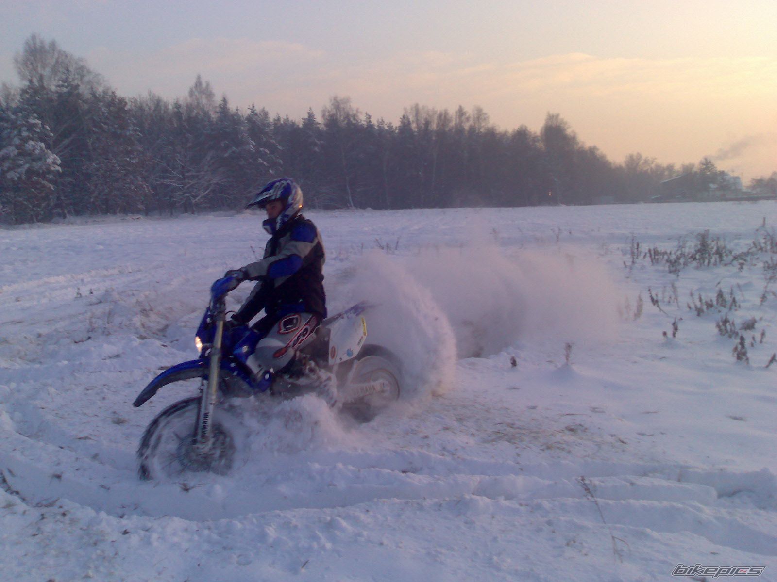 Photo 1090047
