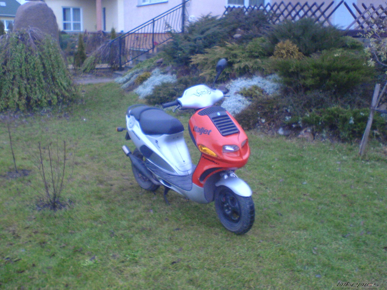 Photo 1097168