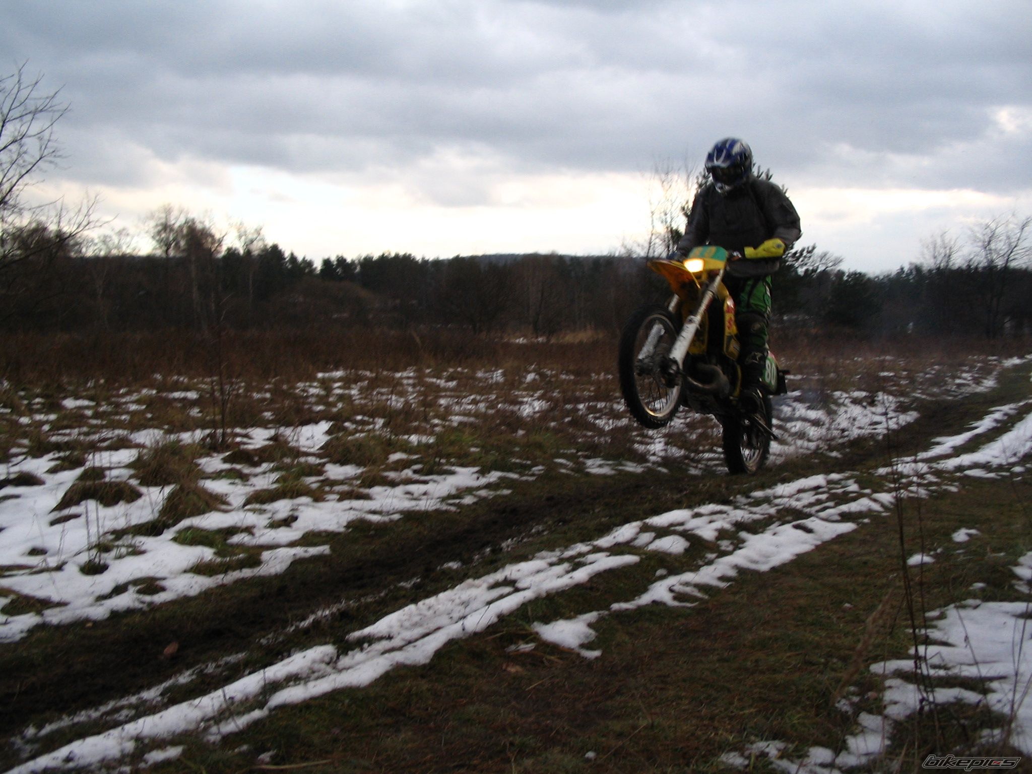 Photo 1104144