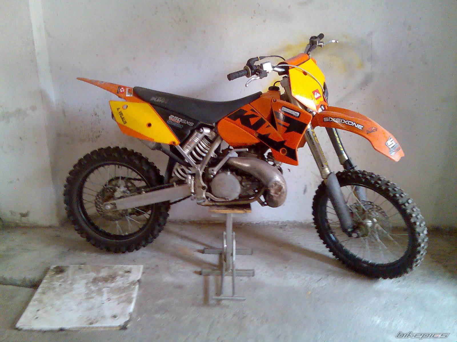 Photo 1104417