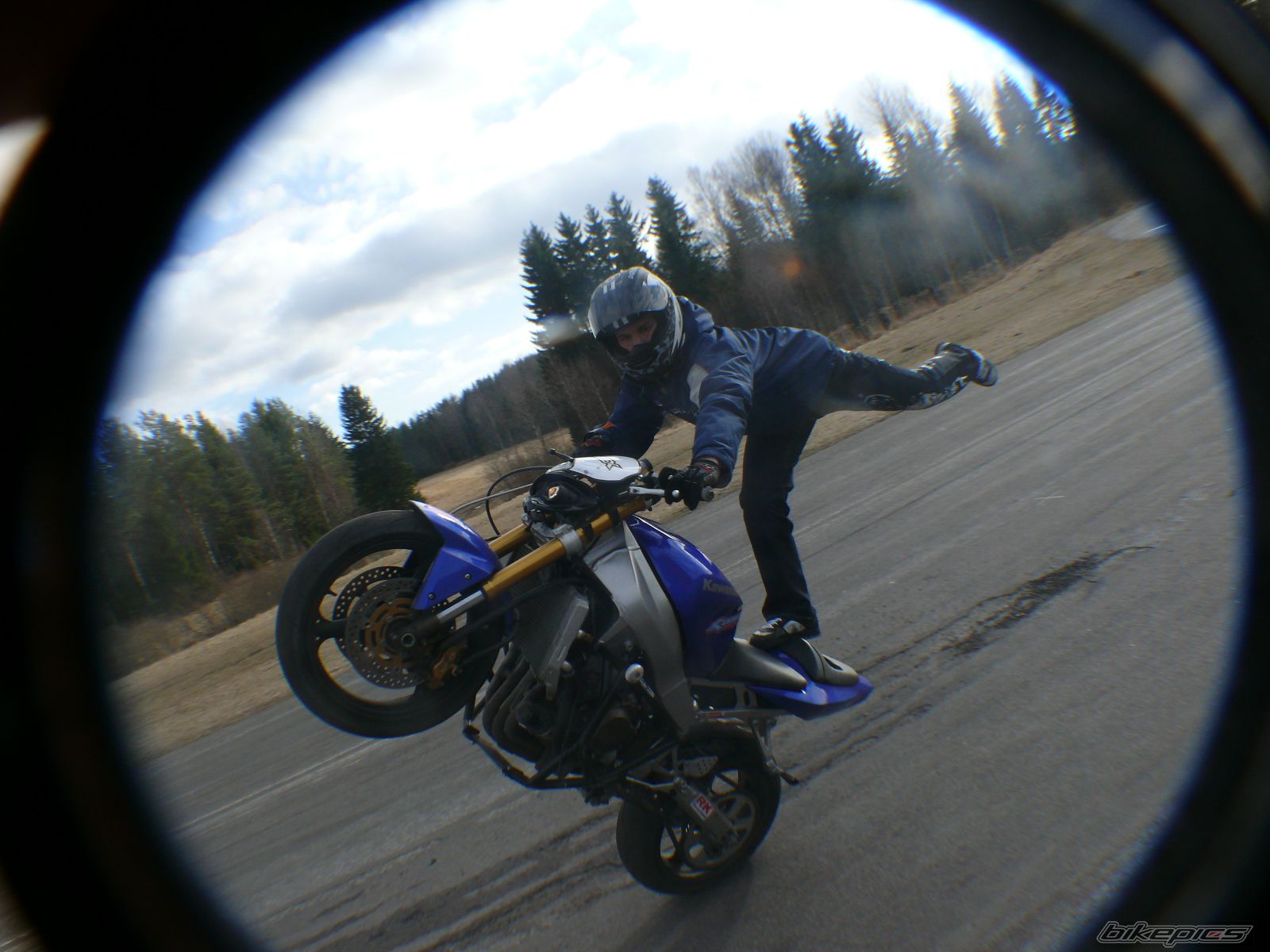 Photo 1211342