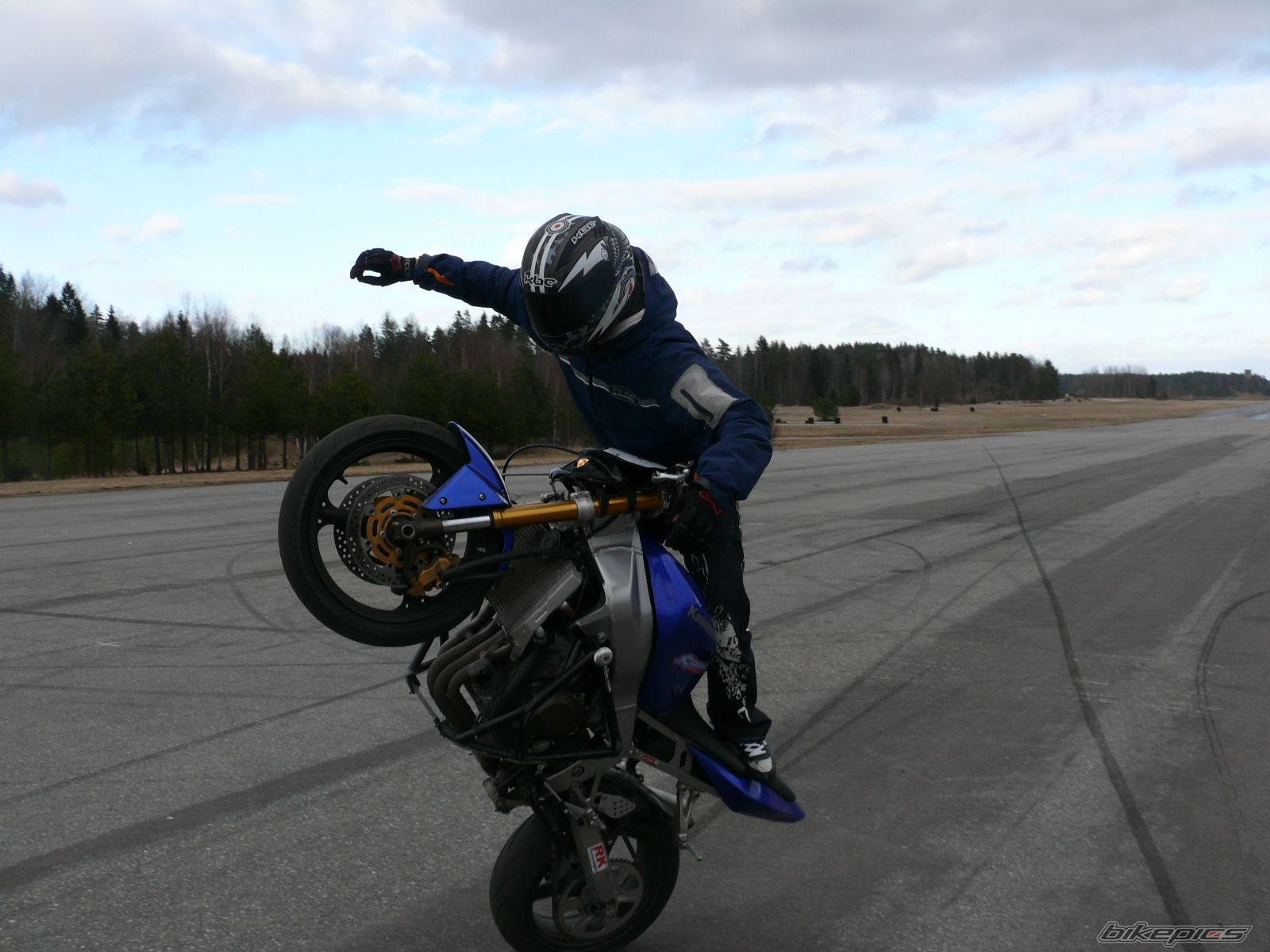 Photo 1211435