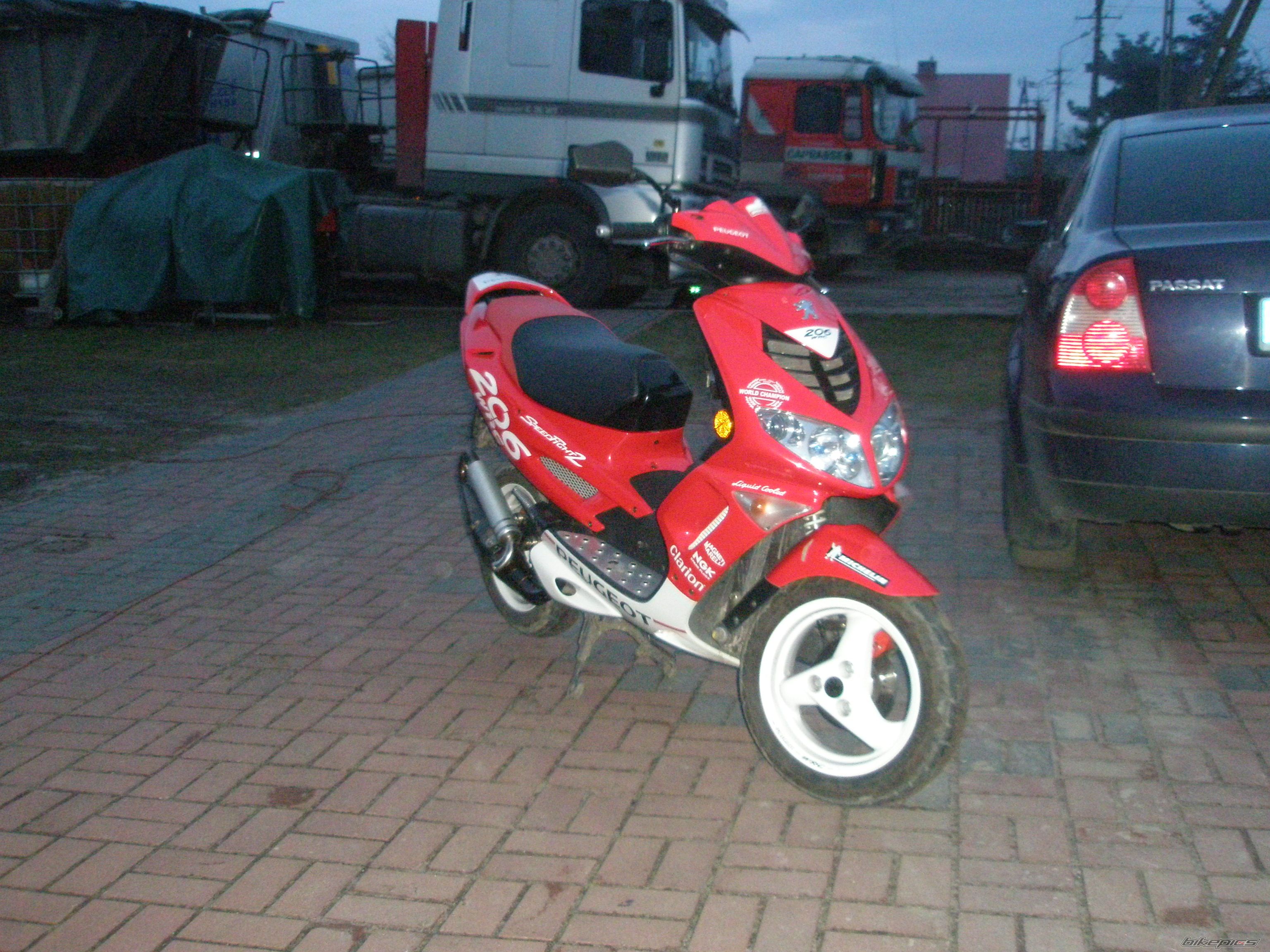 Photo 1215896
