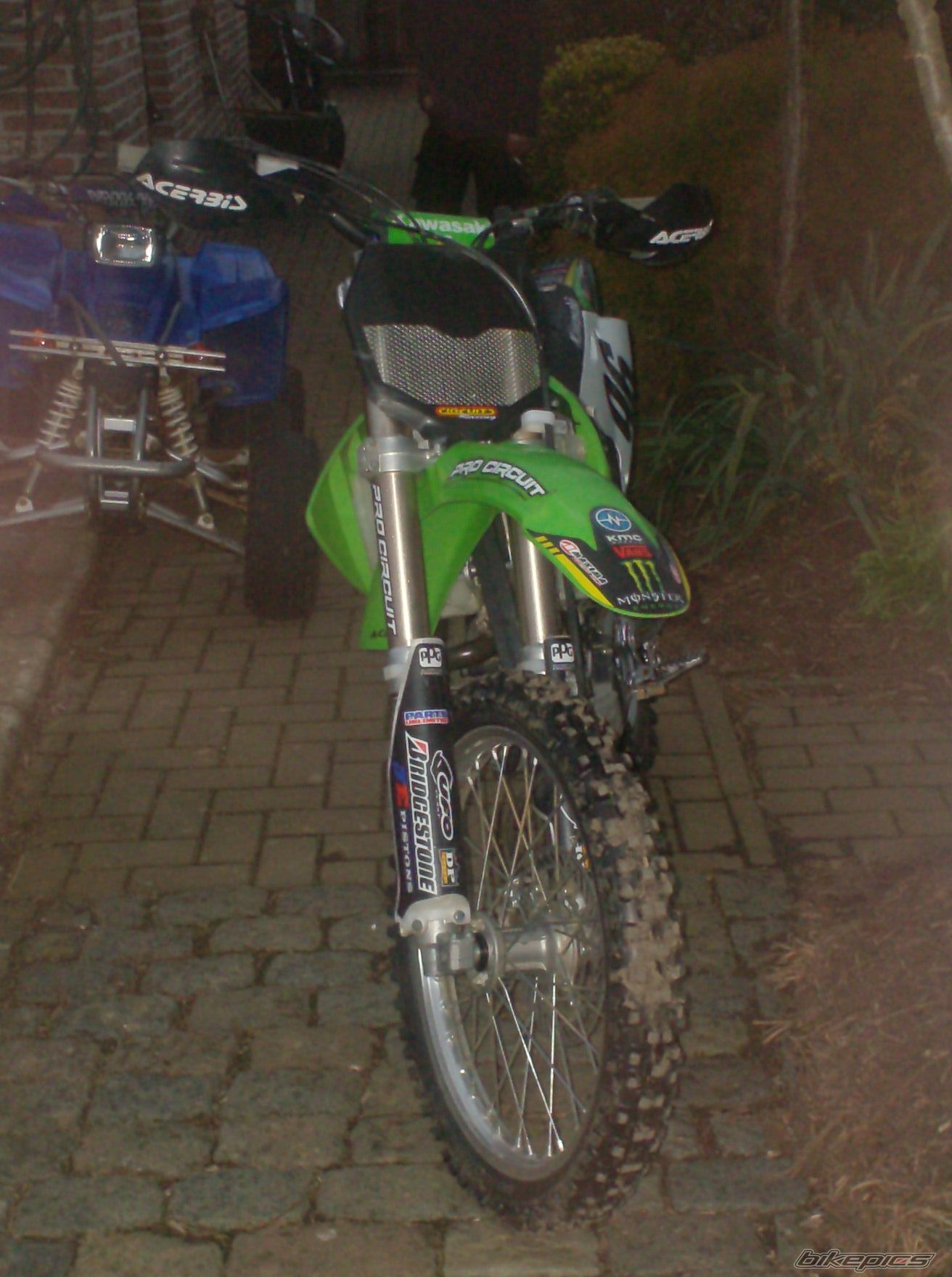 Photo 1222904