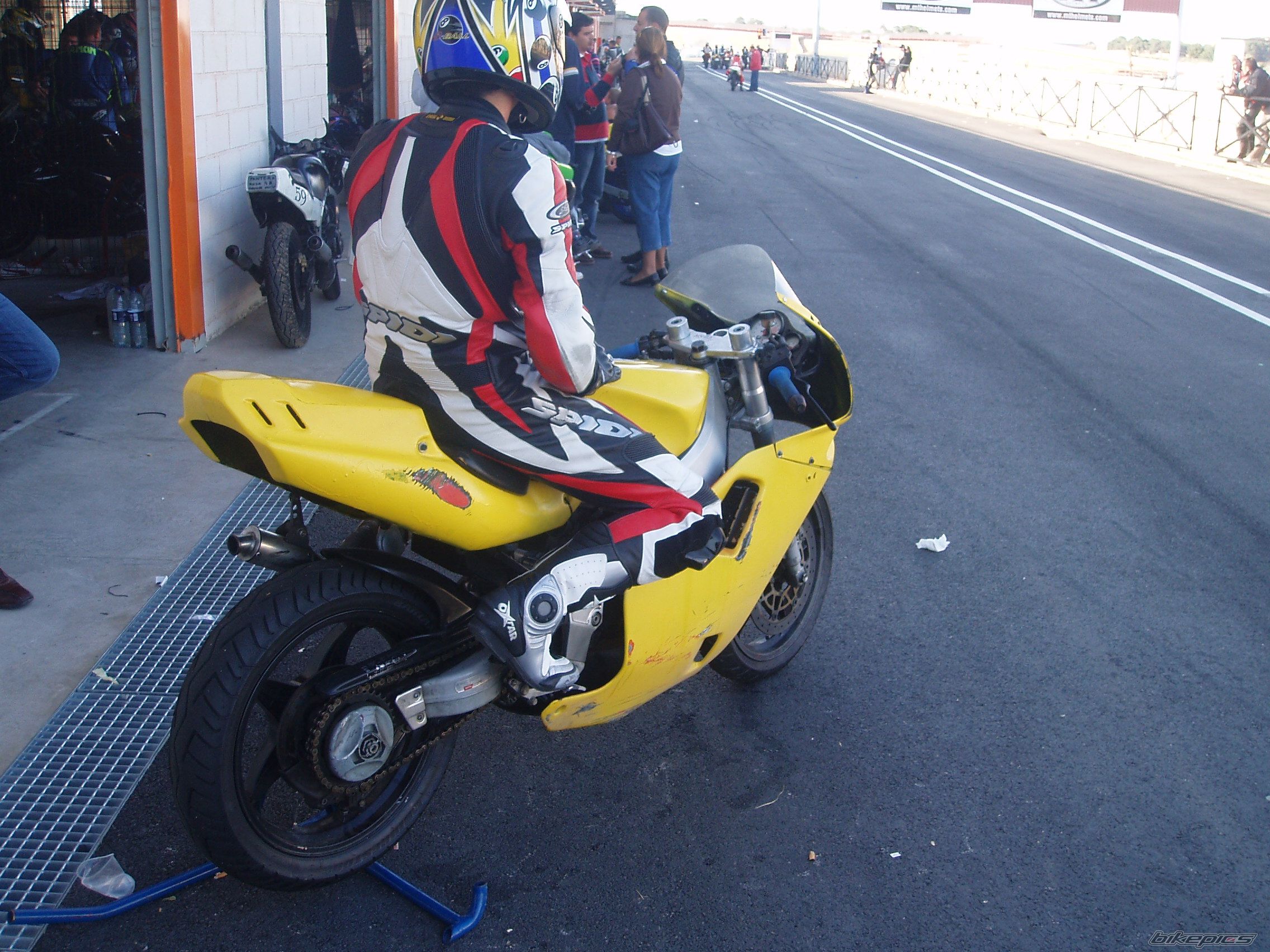 Photo 1228136