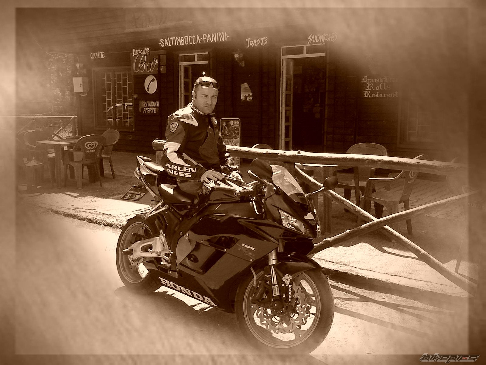 Photo 1258875