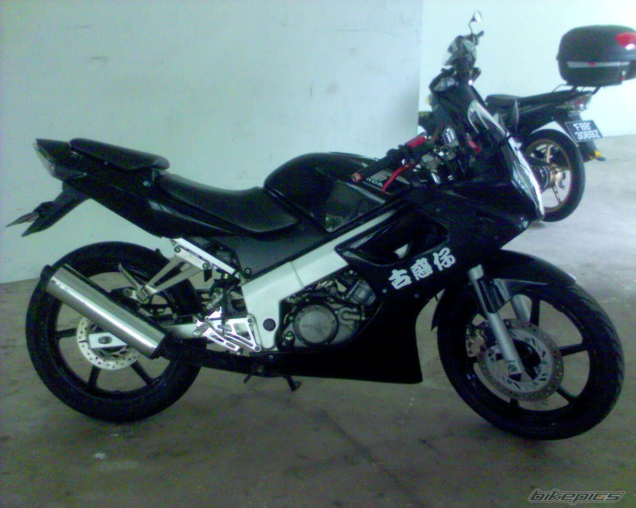 Photo 1293702
