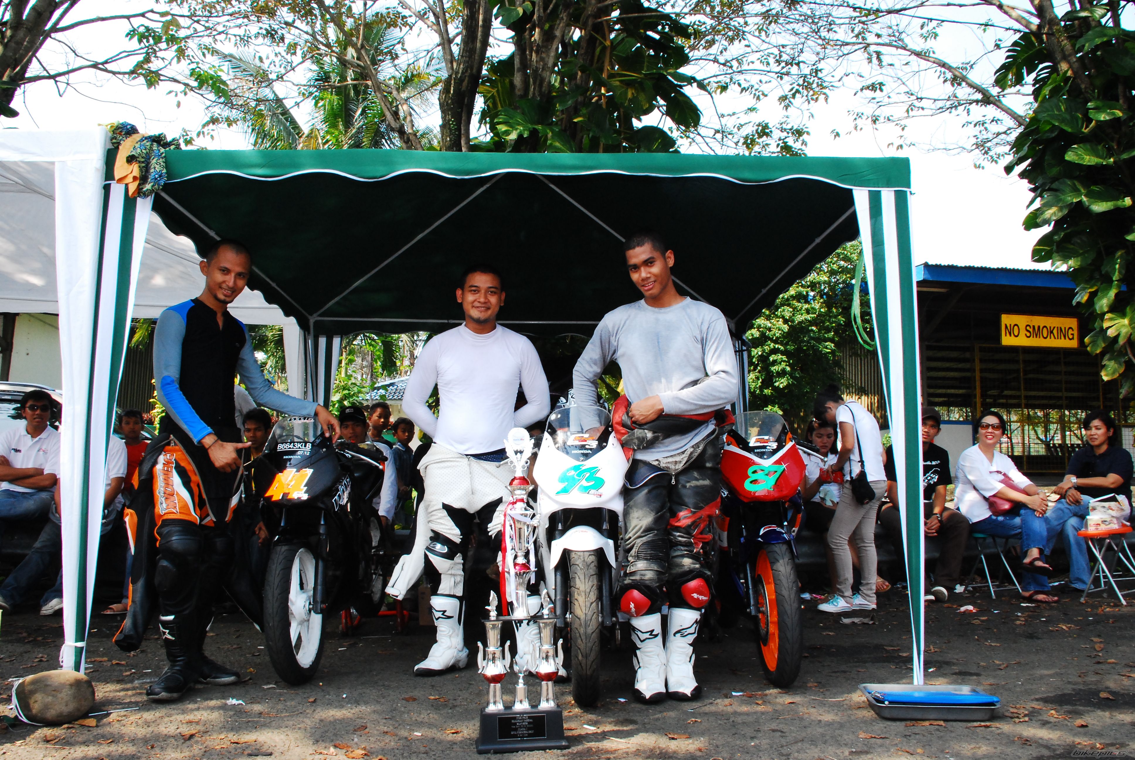 Photo 1294893
