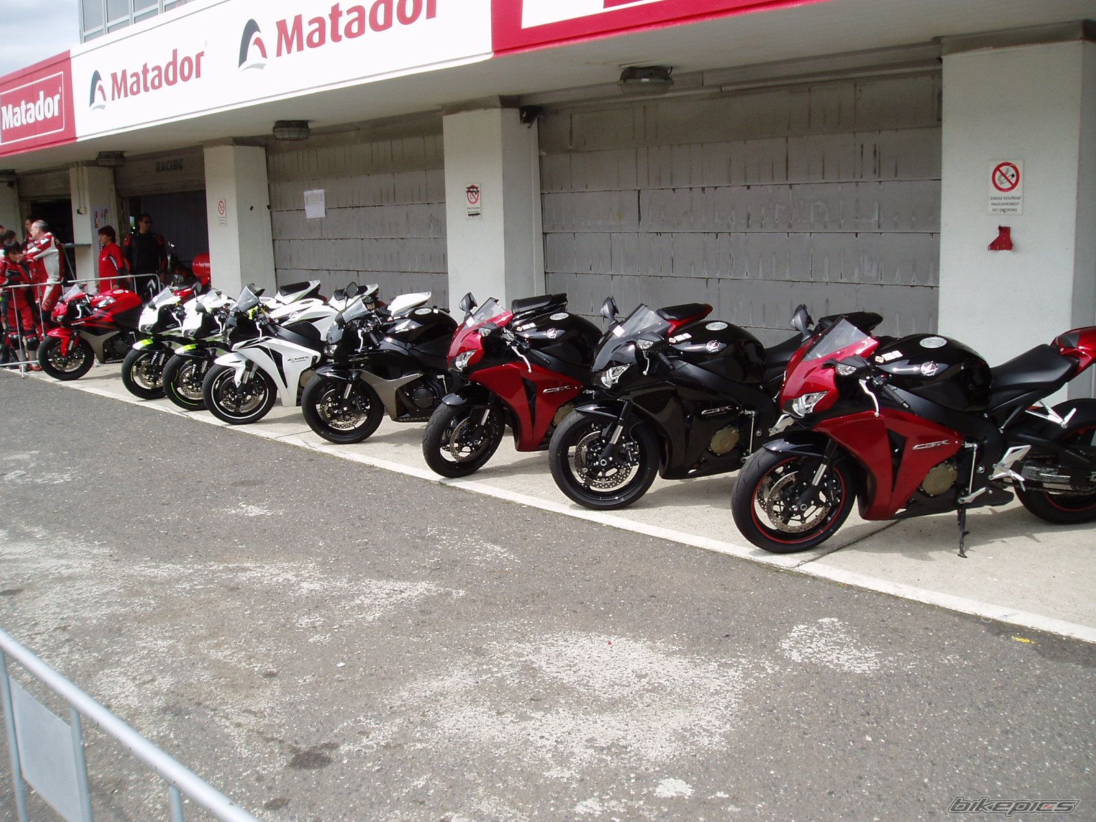 Photo 1295196