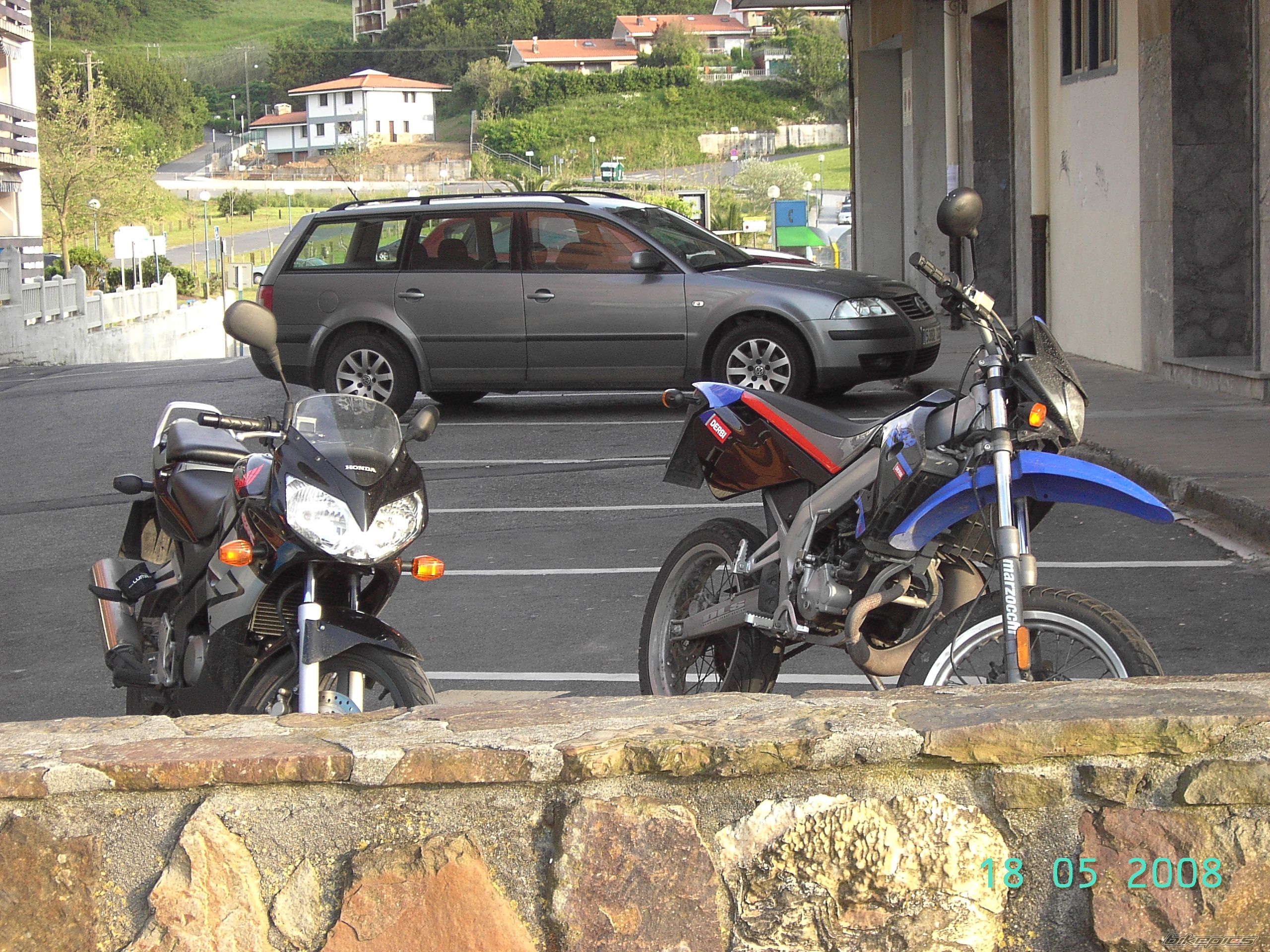 Photo 1295689