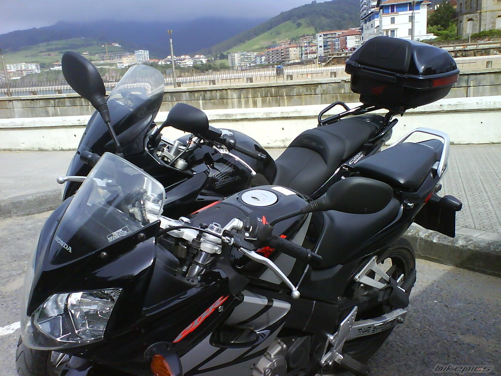 Photo 1295696