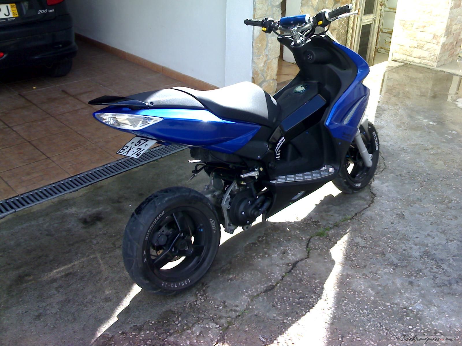 Photo 1299105