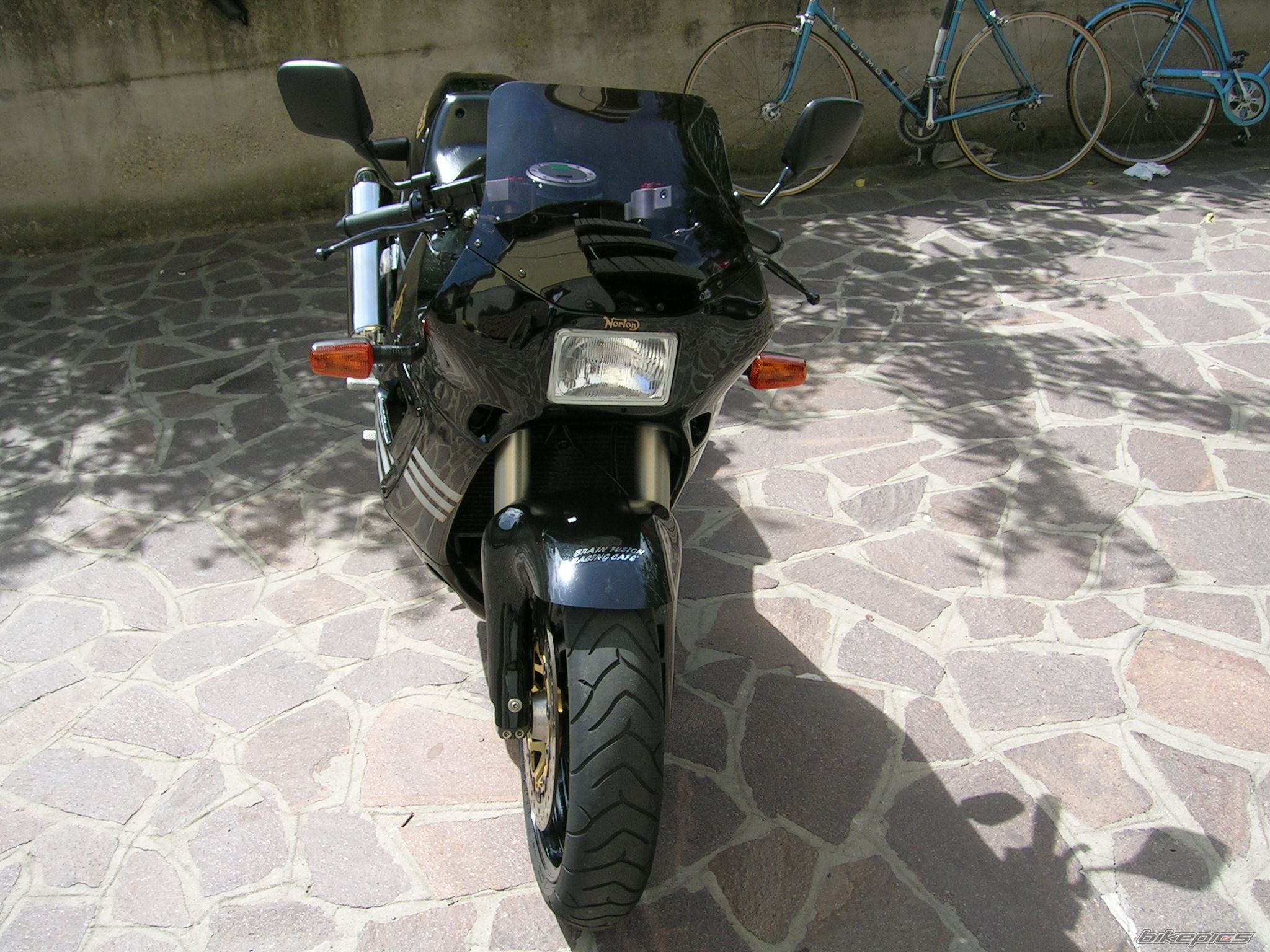 Photo 1303358