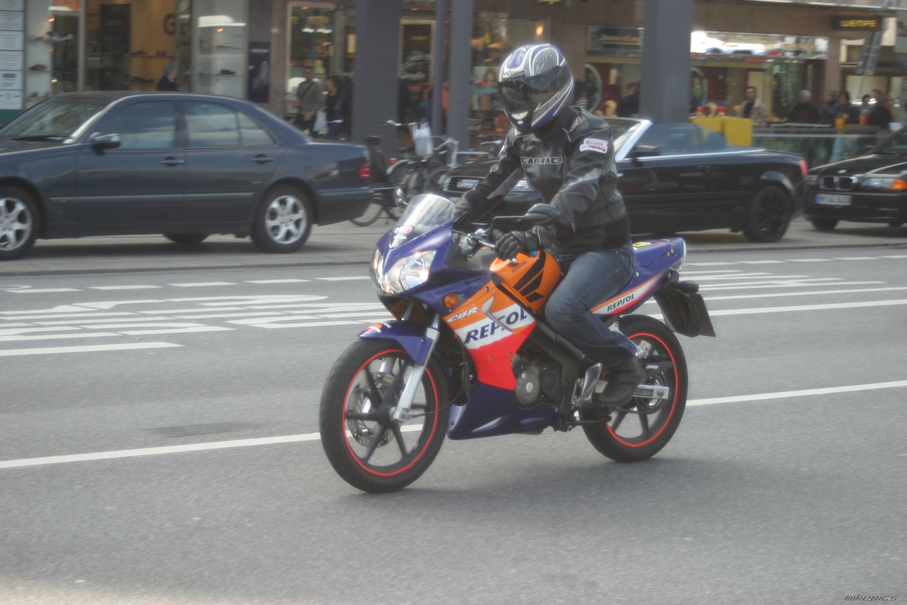 Photo 1303782