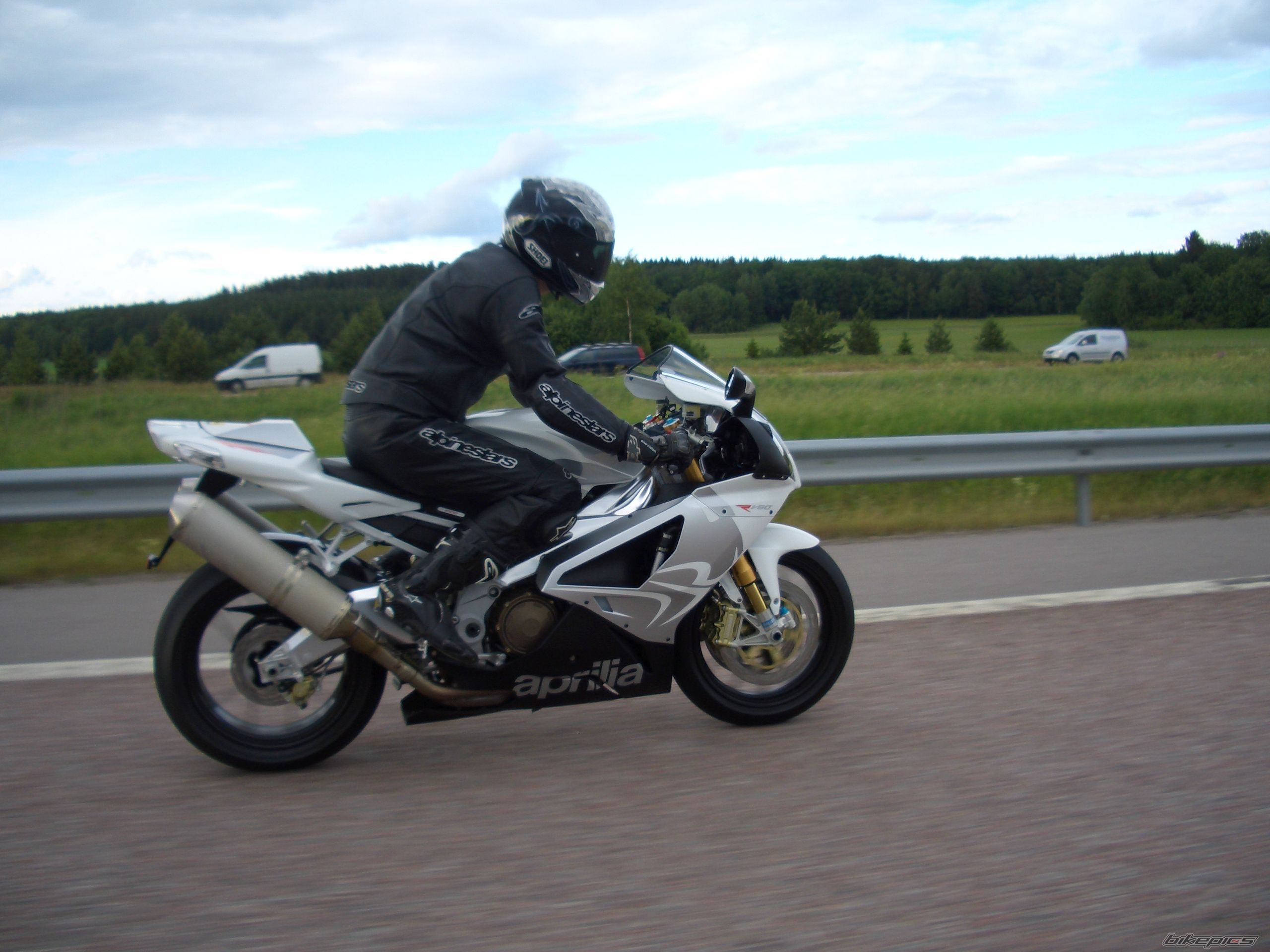 Photo 1318796