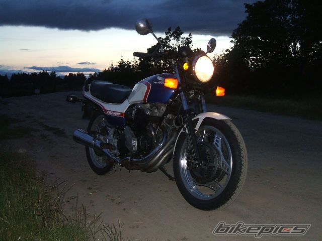 Photo 1324896