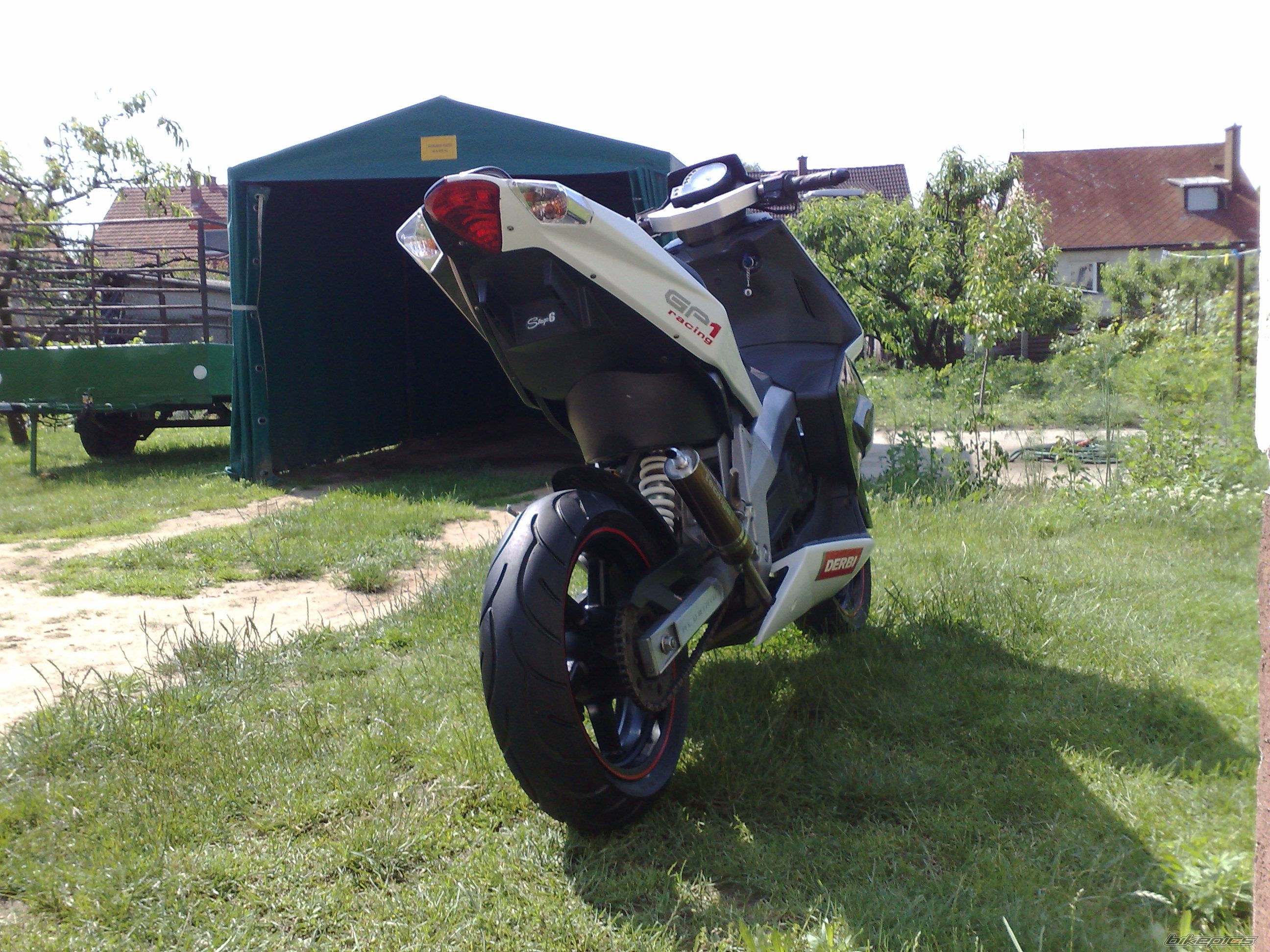 Photo 1327184