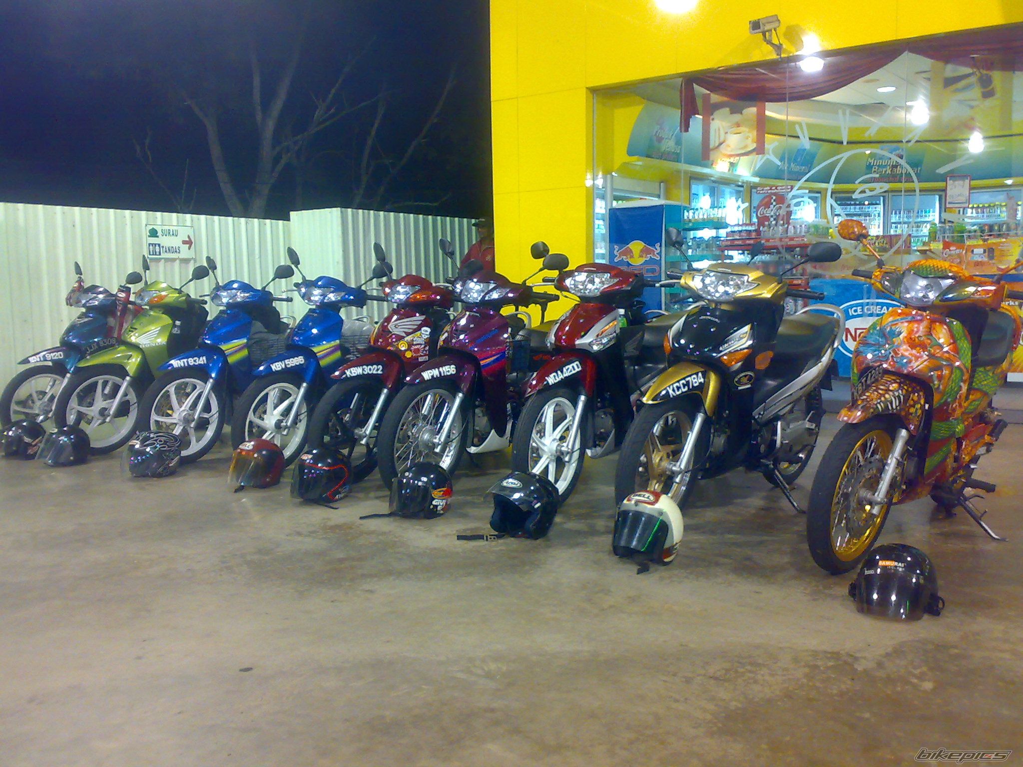 Photo 1328642