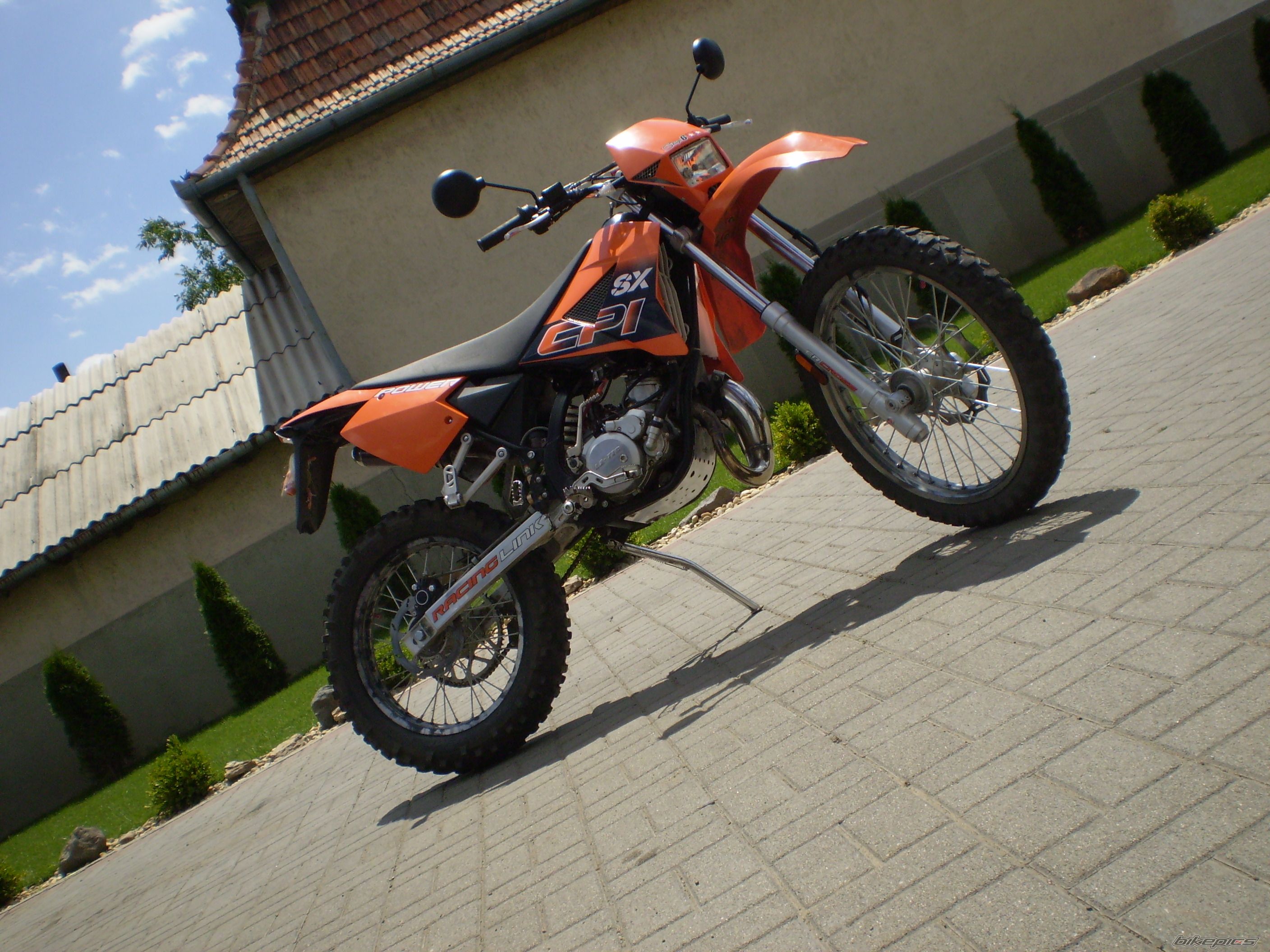 Photo 1341392