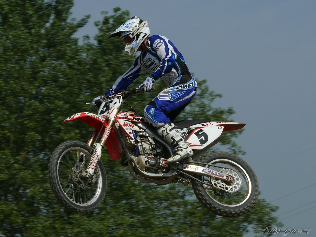 Photo 1342141