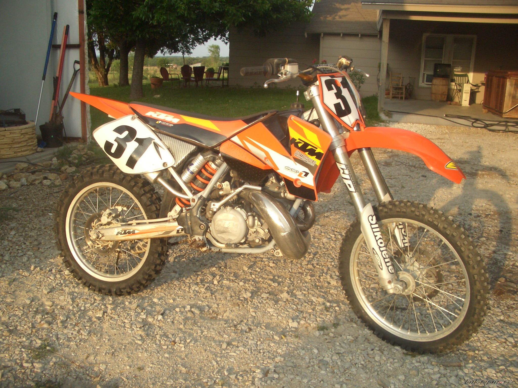 Photo 1342733