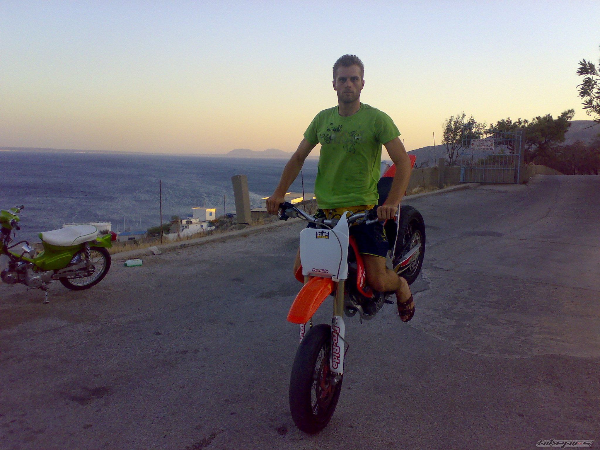 Photo 1343798