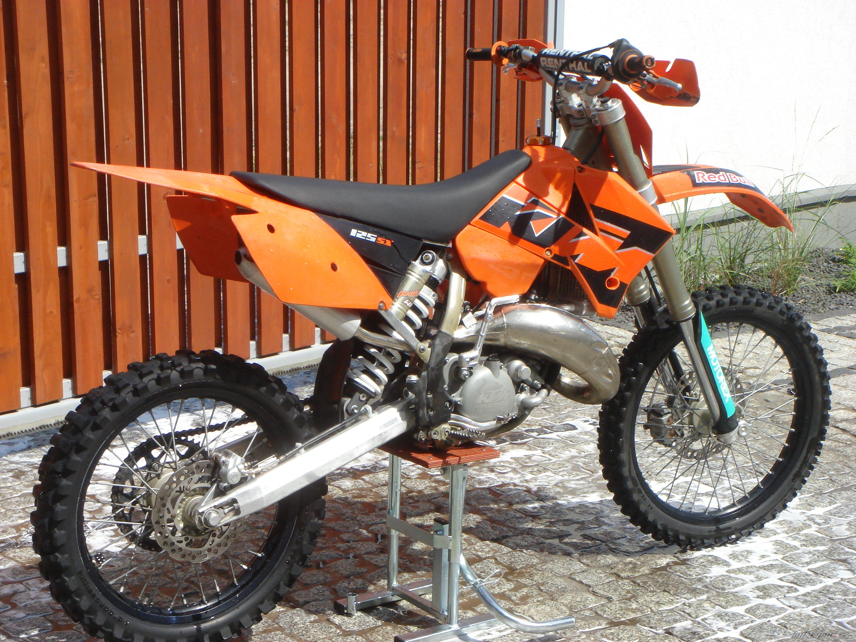 Photo 1344229