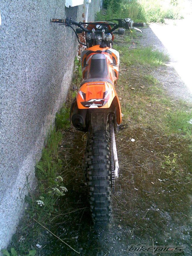 Photo 1345036