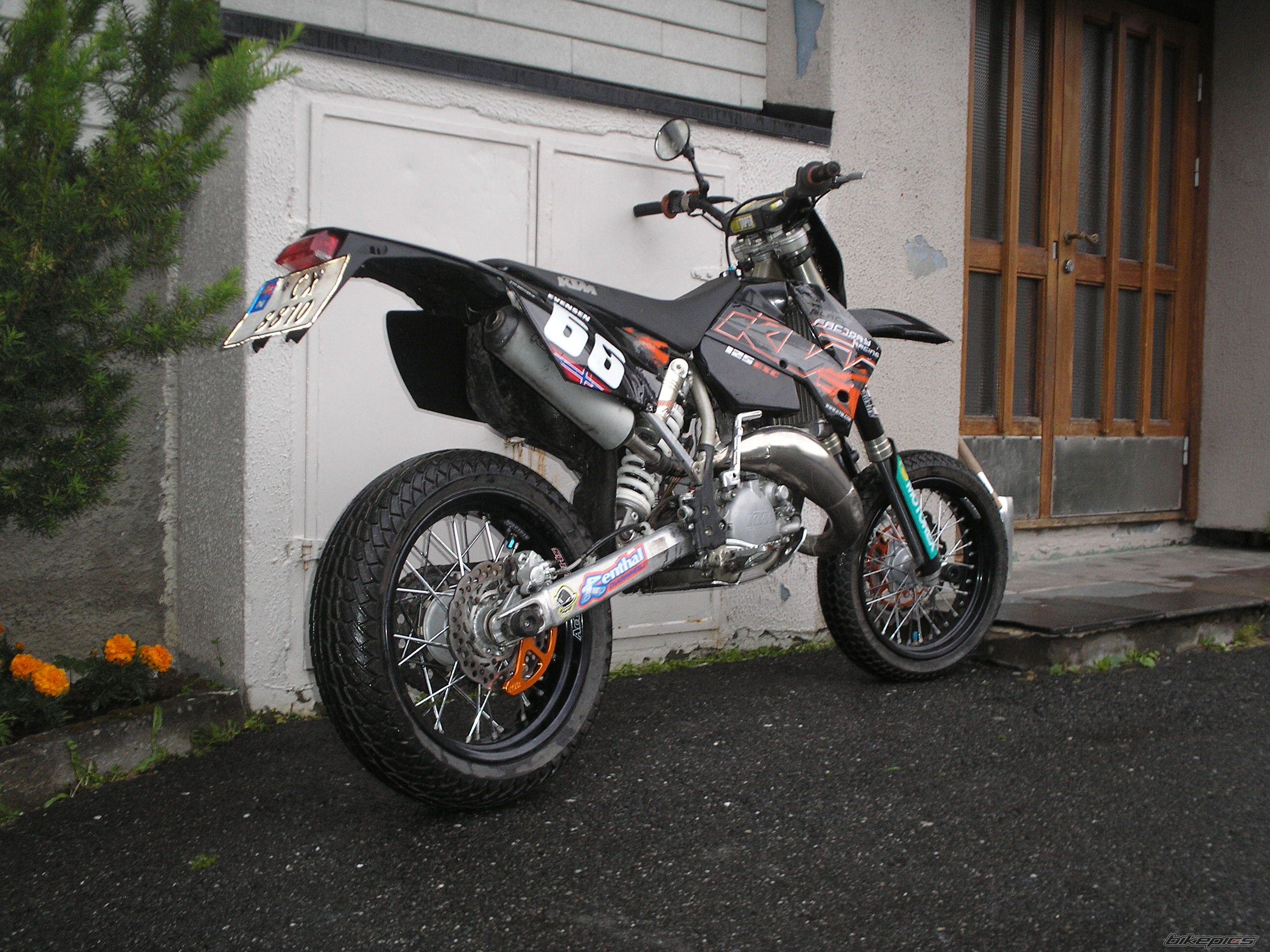 Photo 1348037