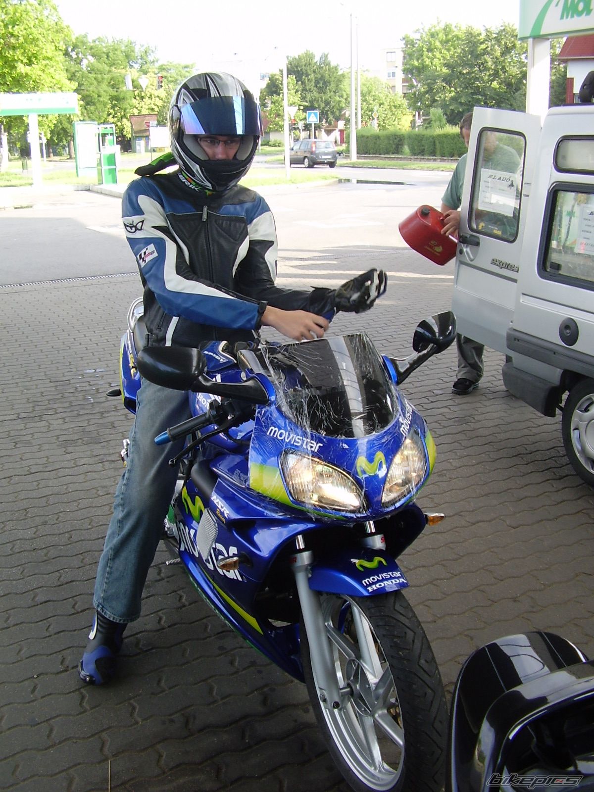 Photo 1348204