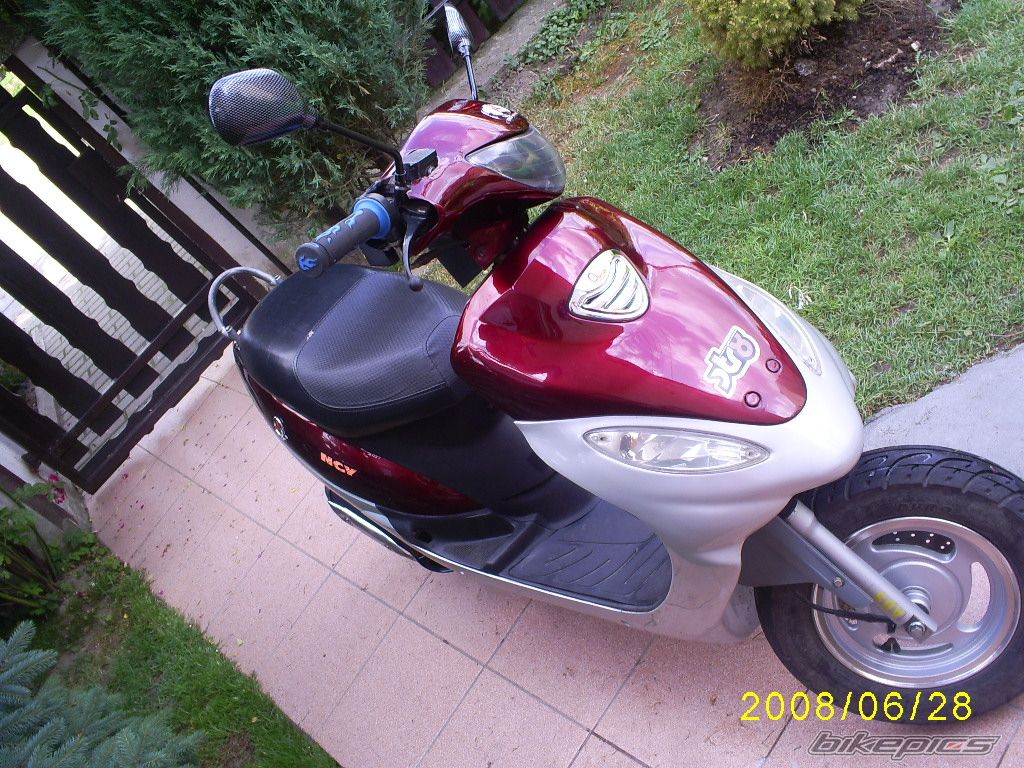 Photo 1348208