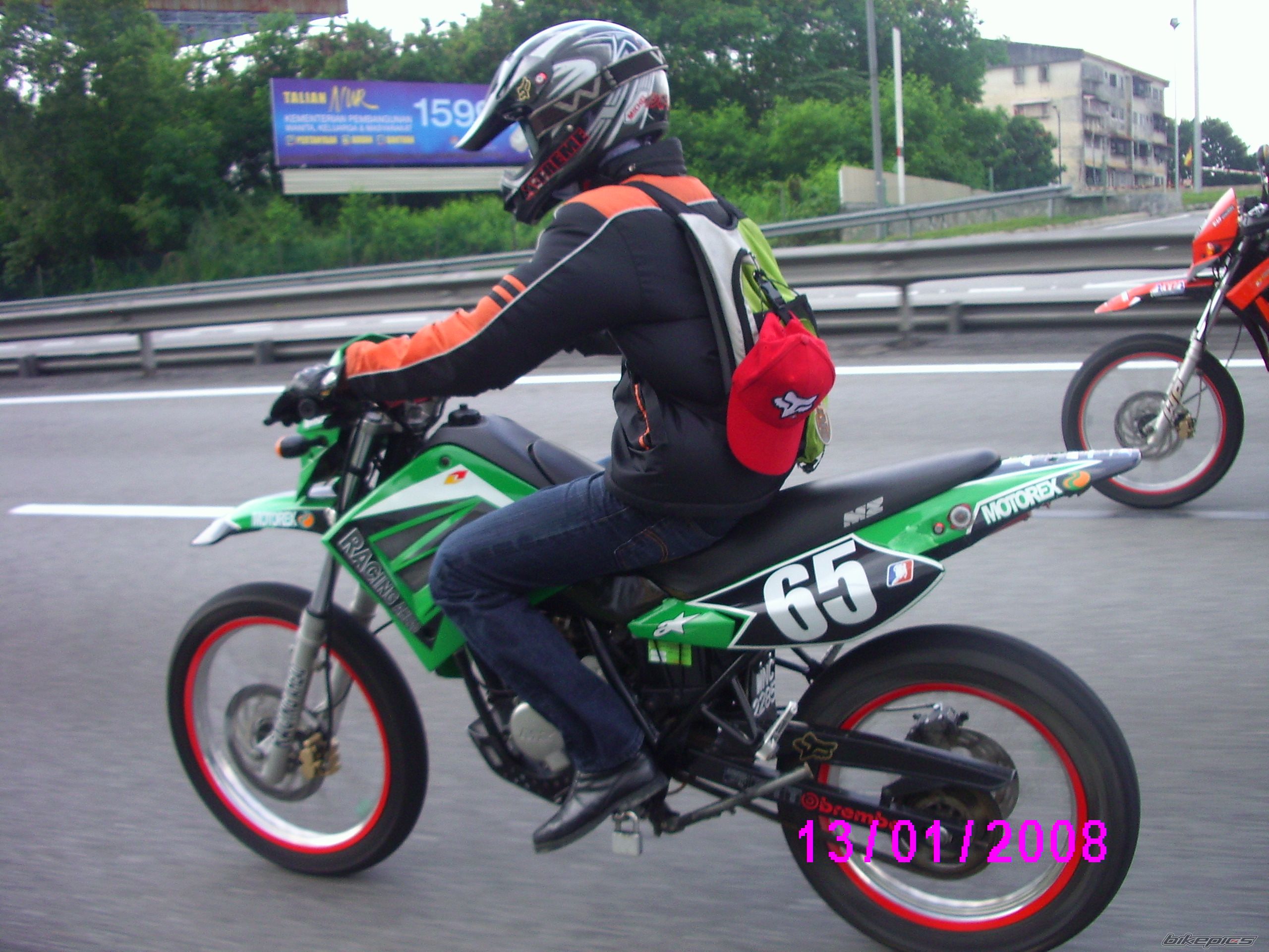 Photo 1348863