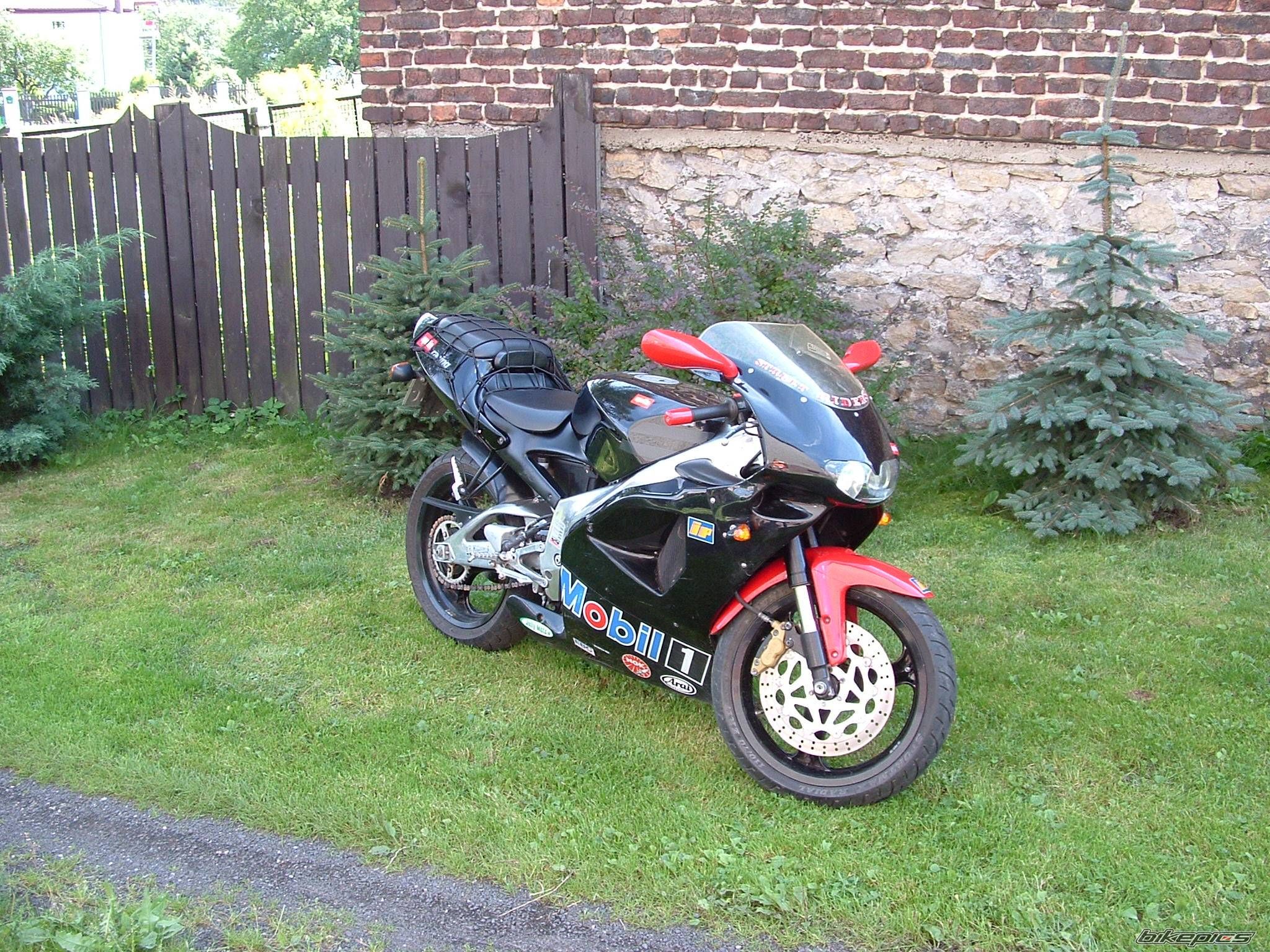 Photo 1349104