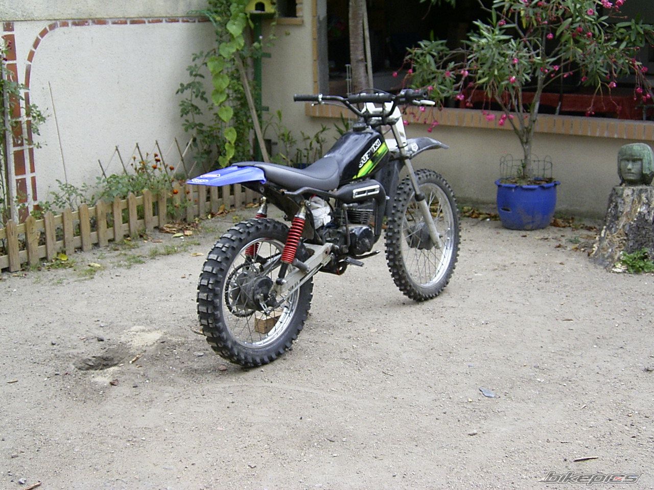 Photo 1349162