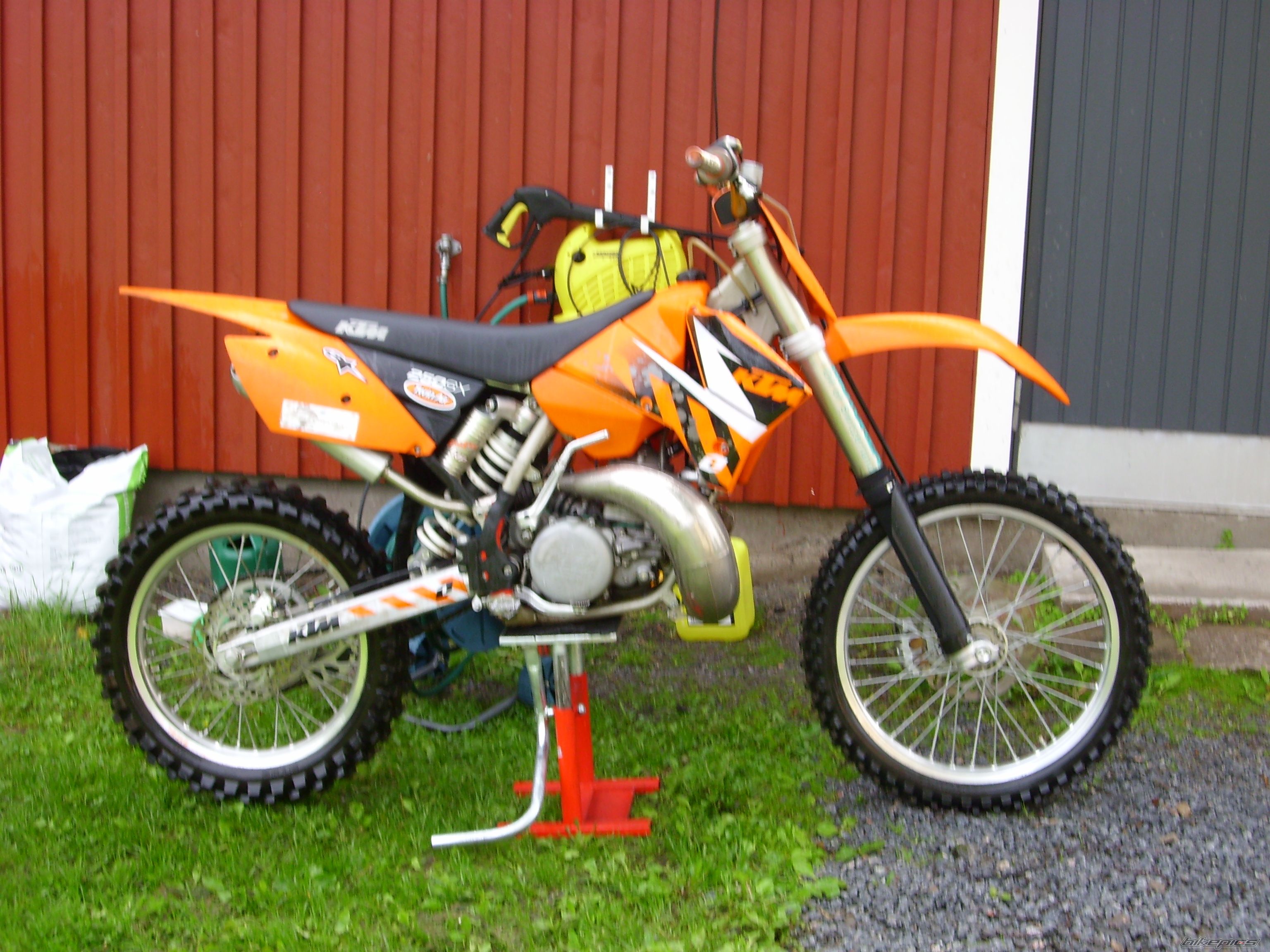 Photo 1351676