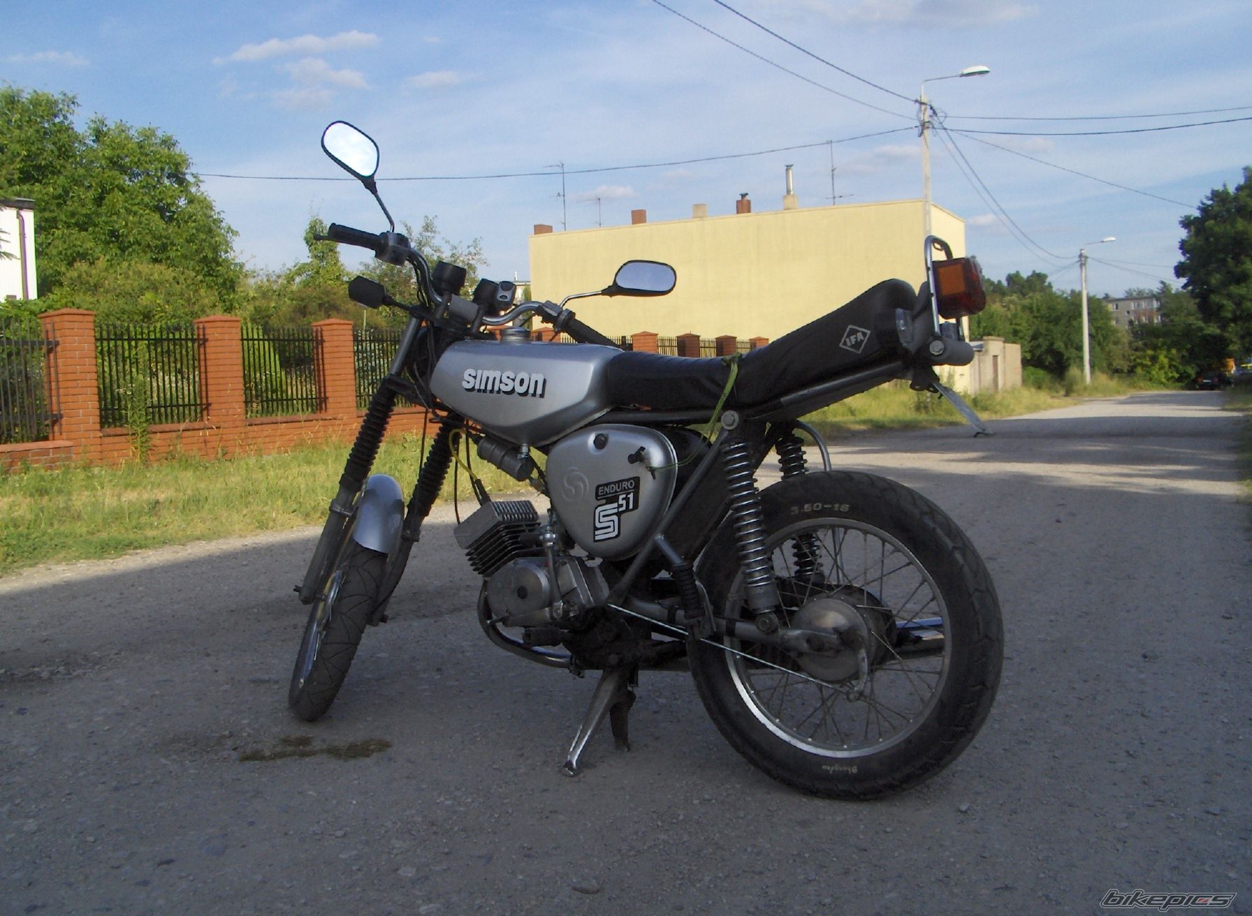 Photo 1351744