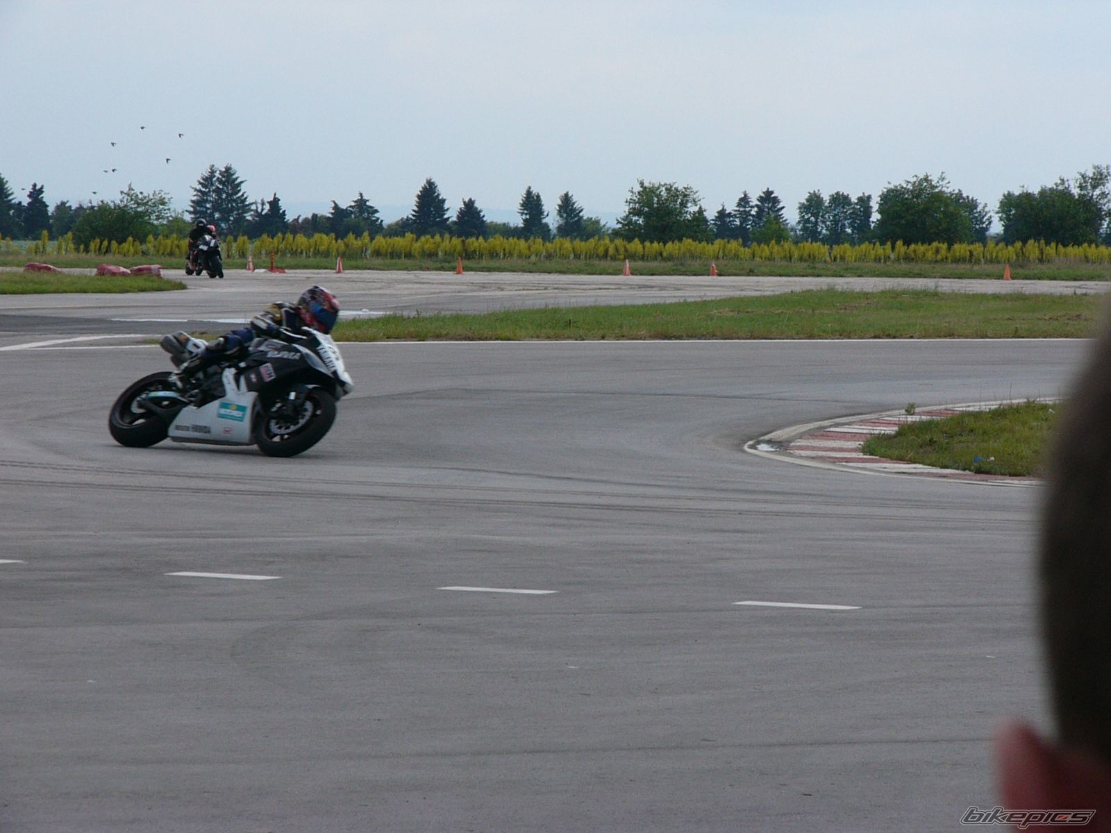 Photo 1352069