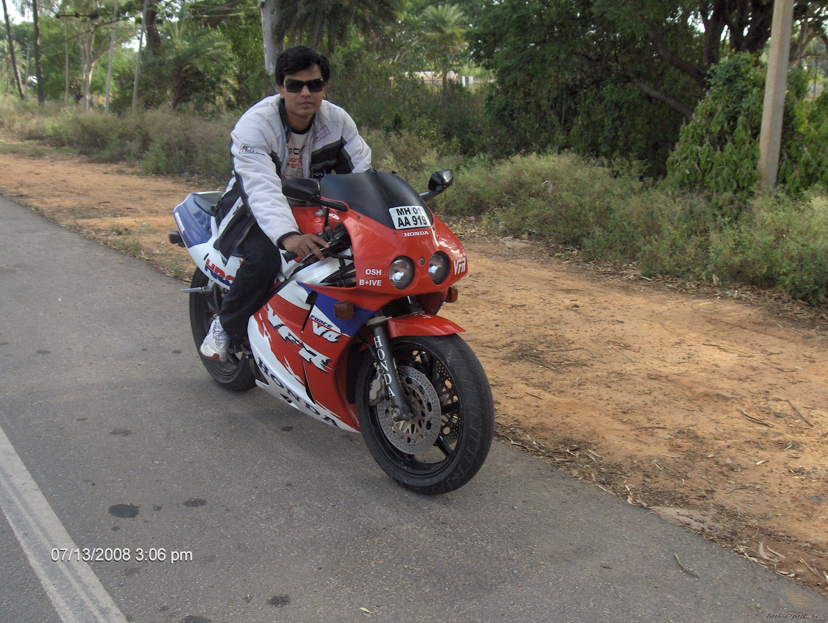 Photo 1352429