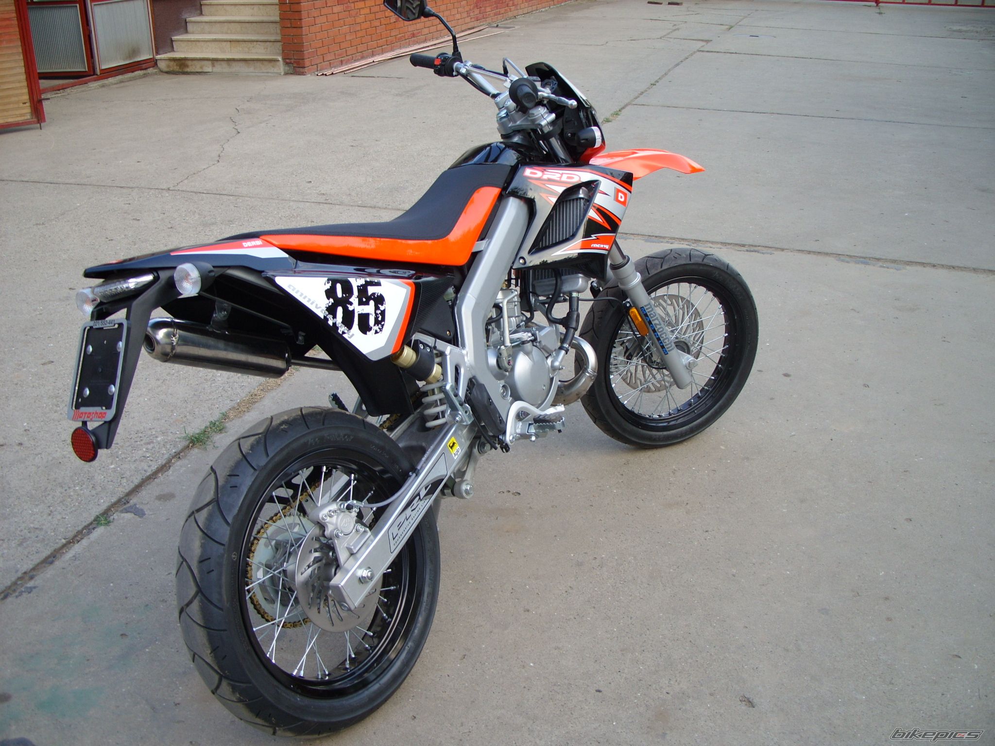 Photo 1353137