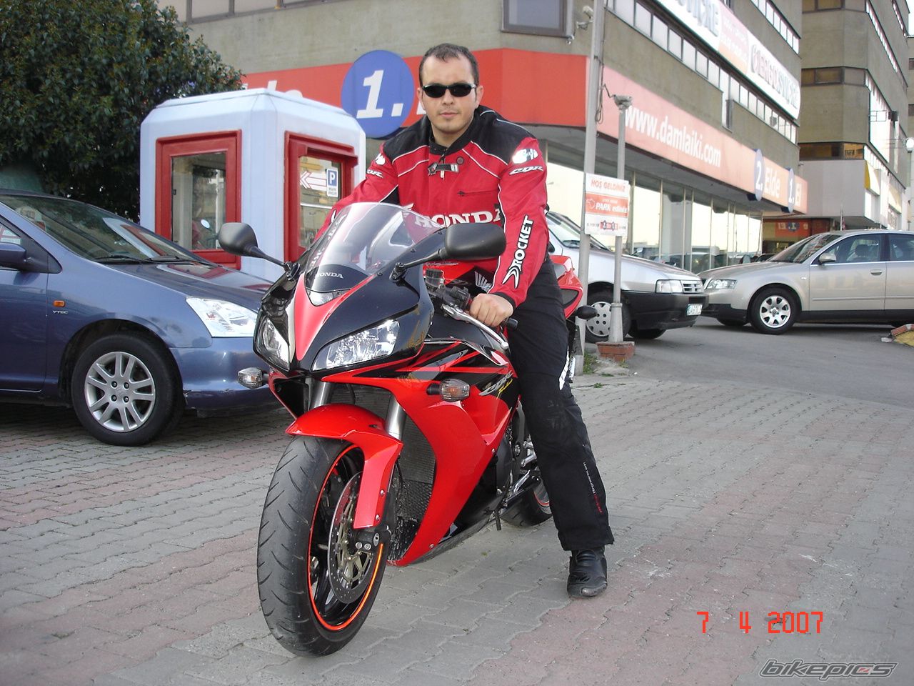 Photo 1353689