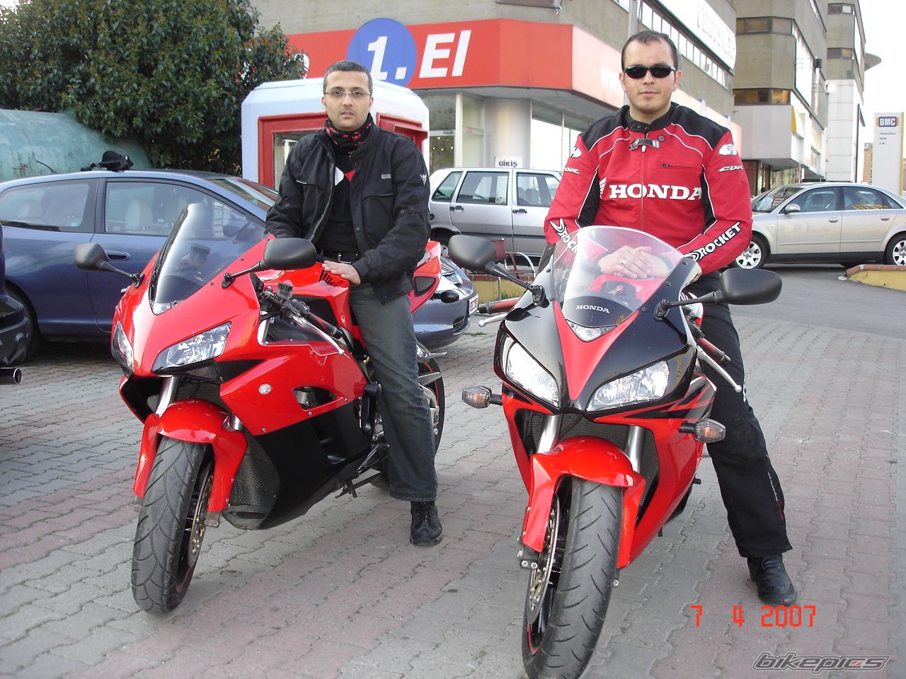 Photo 1353691