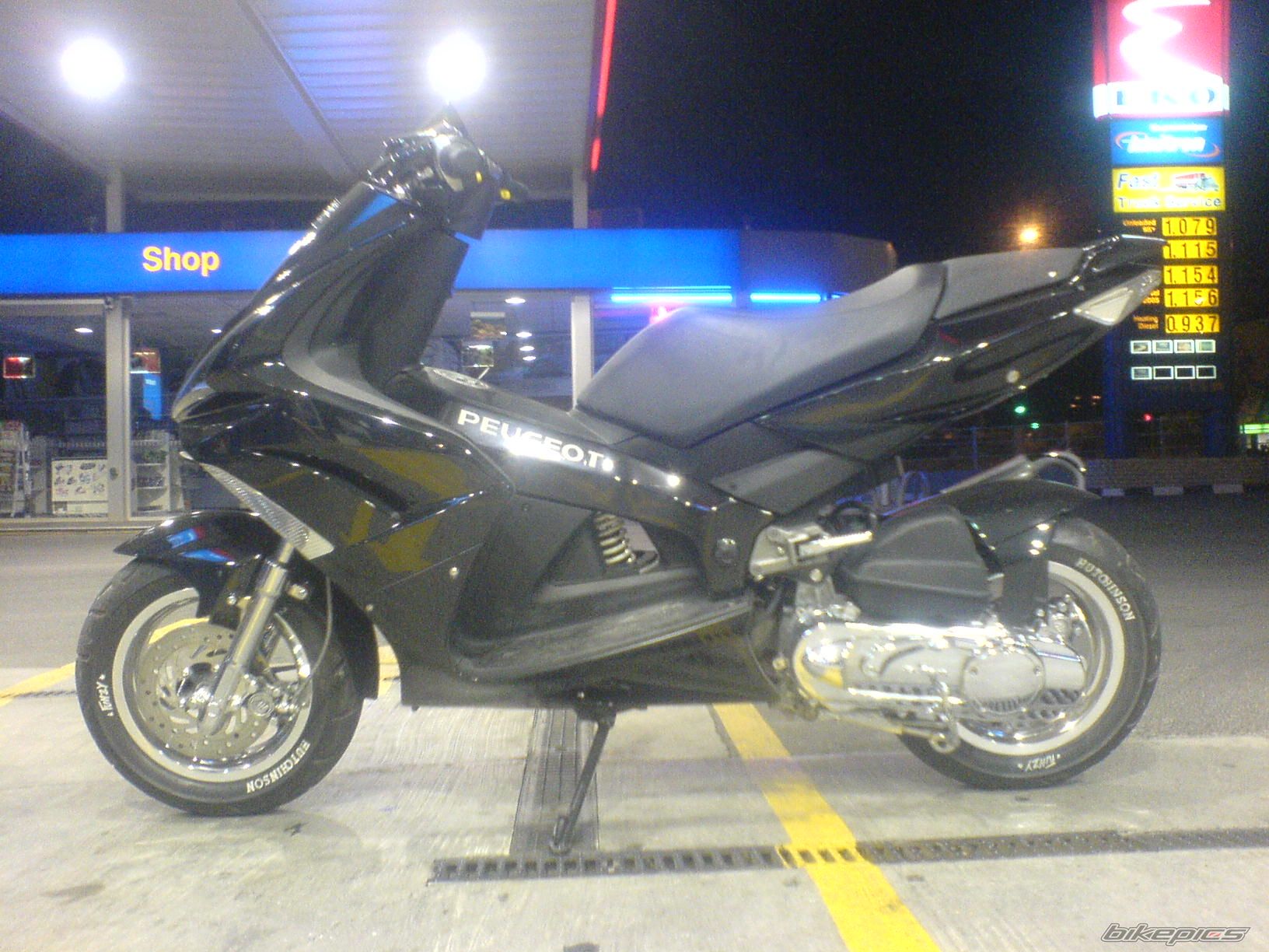 Photo 1353869